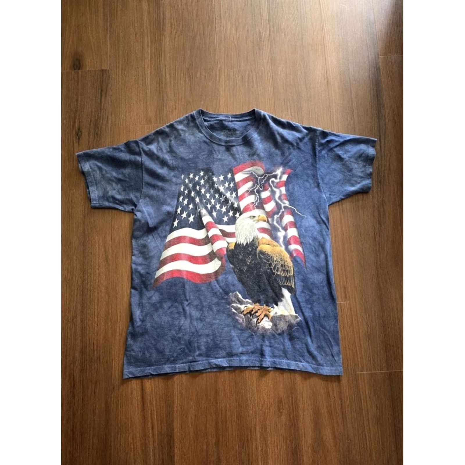 The Mountain VINTAGE The Mountain T-Shirt Shirt Patriotic American Flag Bald Eagle Blue Mens XL Regular Short Sleeve Crew Neck Size US XL / EU 56 / 4 - 4 Thumbnail