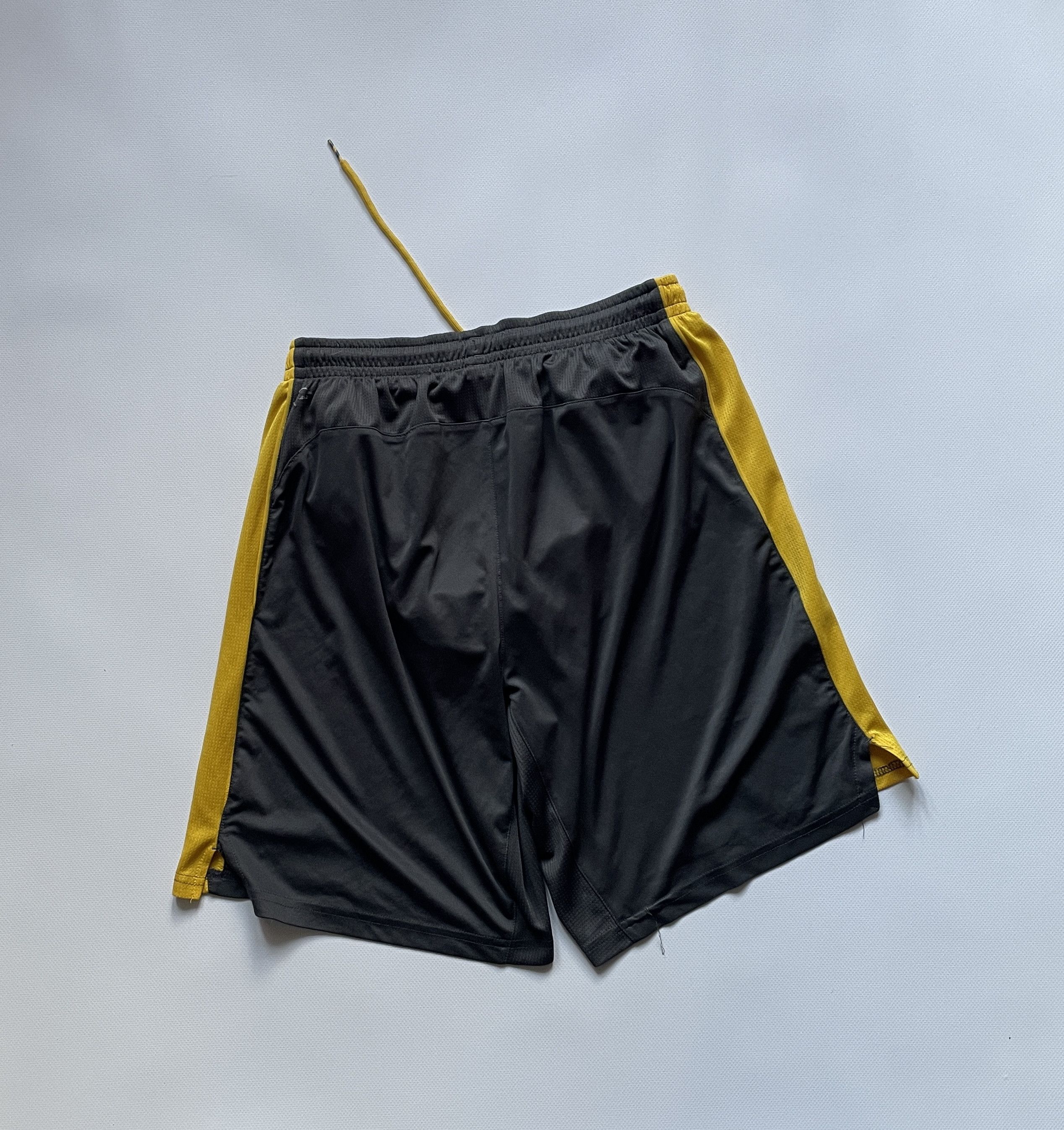 Puma Arsenal London Away Football Shorts 2016 2017 Soccer Size US 32 / EU 48 - 2 Thumbnail