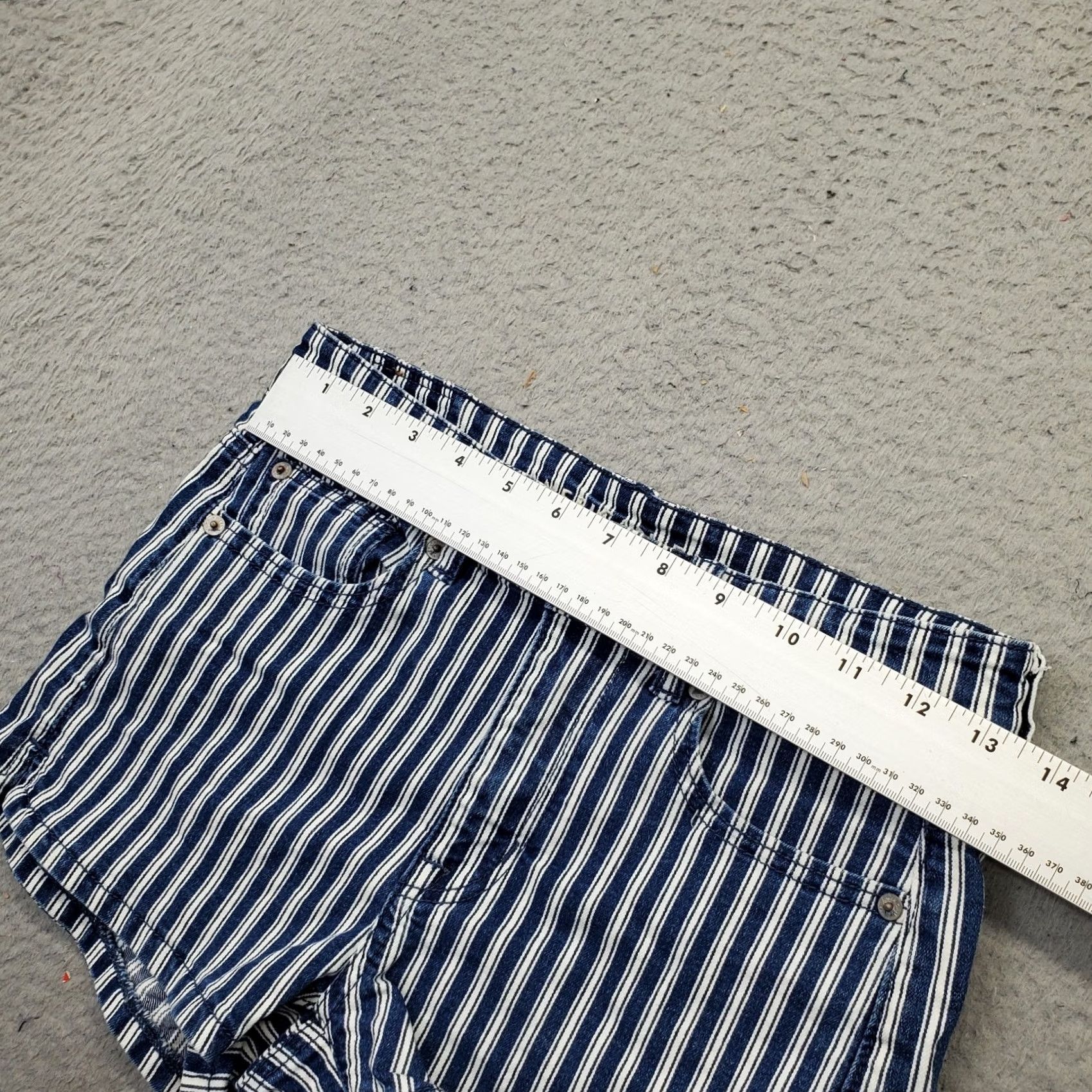 American Eagle Outfitters American Eagle Outfitters Womens Jean Shorts Multi Striped Next Level Stretch - 2 - 27 in Waist - 3.25 in Inseam - Denim - Casual Size 26" / US 2 / IT 38 - 3 Thumbnail