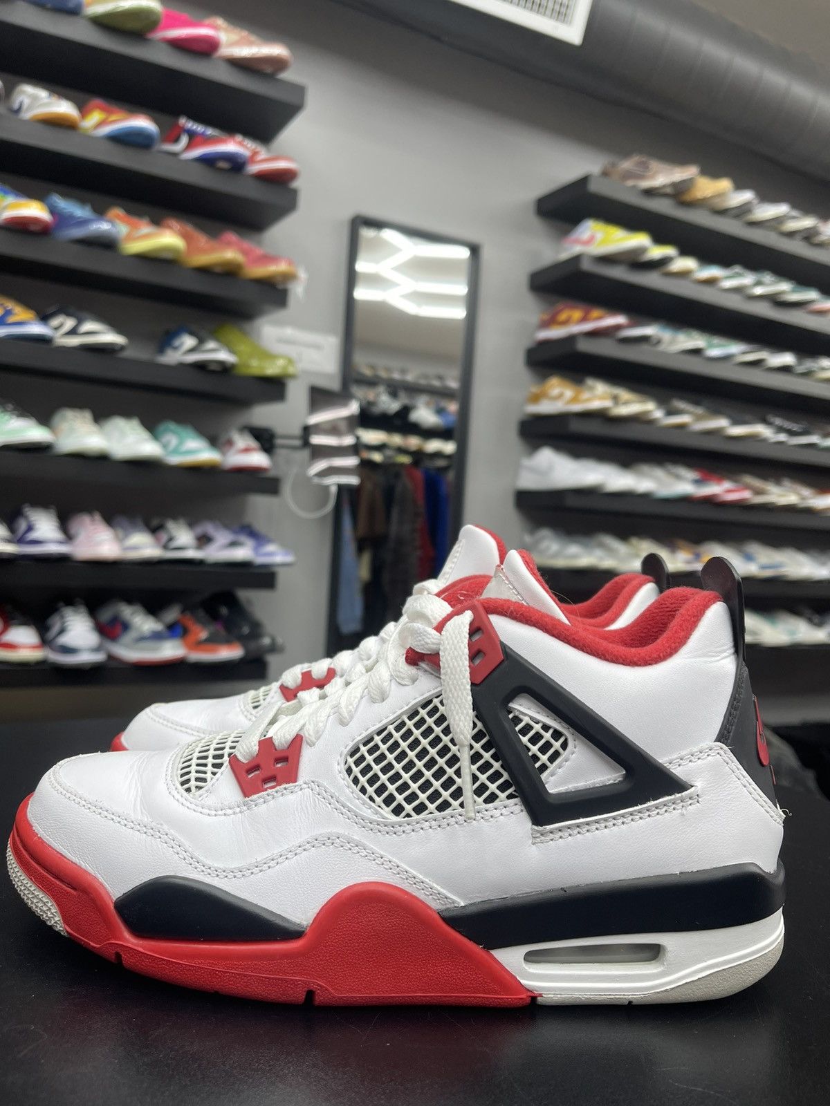 Jordan Brand Size 6y - Jordan 4 Fire Red White/Red Size US 6 / EU 39 - 1 Thumbnail