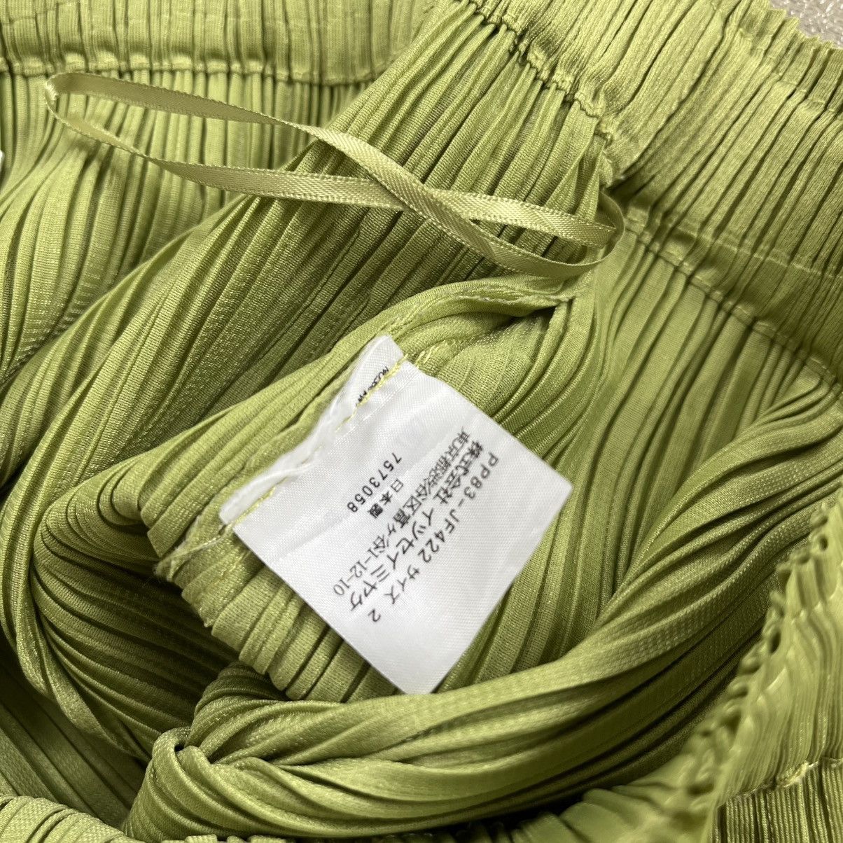 Pleats Please Issey Miyake Vintage Pleats Please Issey Miyake Green Monthly June Pants Size US 28 / EU 44 - 14 Thumbnail