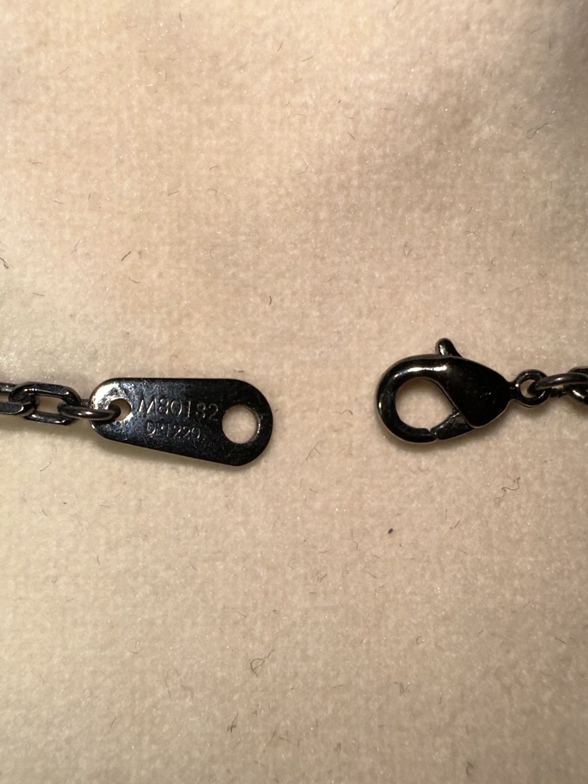 Louis Vuitton Key LV Necklace Size ONE SIZE - 8 Thumbnail