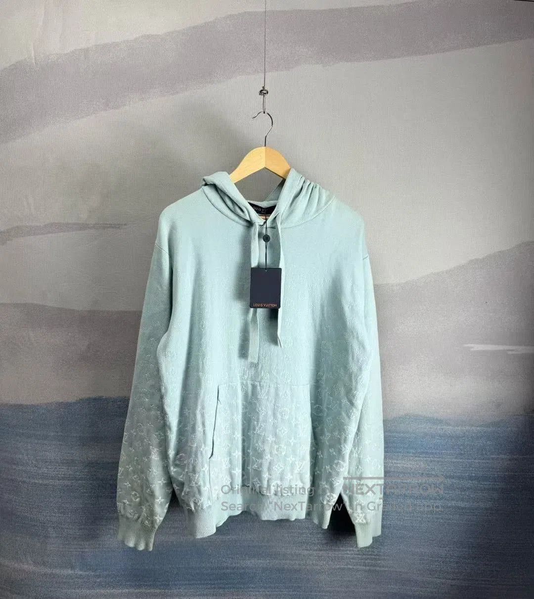 Louis Vuitton louis vuitton ice blue gradient hoodie. Size US L / EU 52-54 / 3 - 1 Thumbnail
