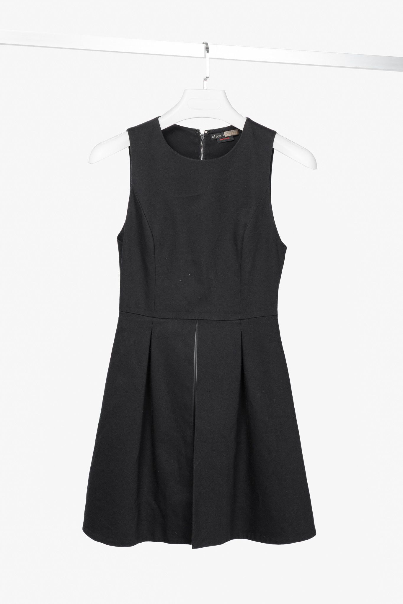 Alice + Olivia Alice + Olivia Bria Black & White Pleated Slit-Front Dress Size XS / US 0-2 / IT 36-38 - 1 Thumbnail