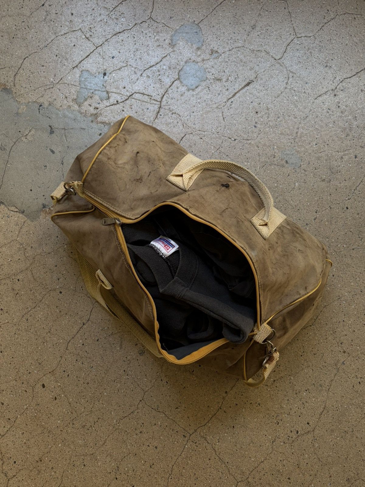 Vintage Thrashed Vintage Canvas Duffle Bag Size ONE SIZE - 1 Thumbnail