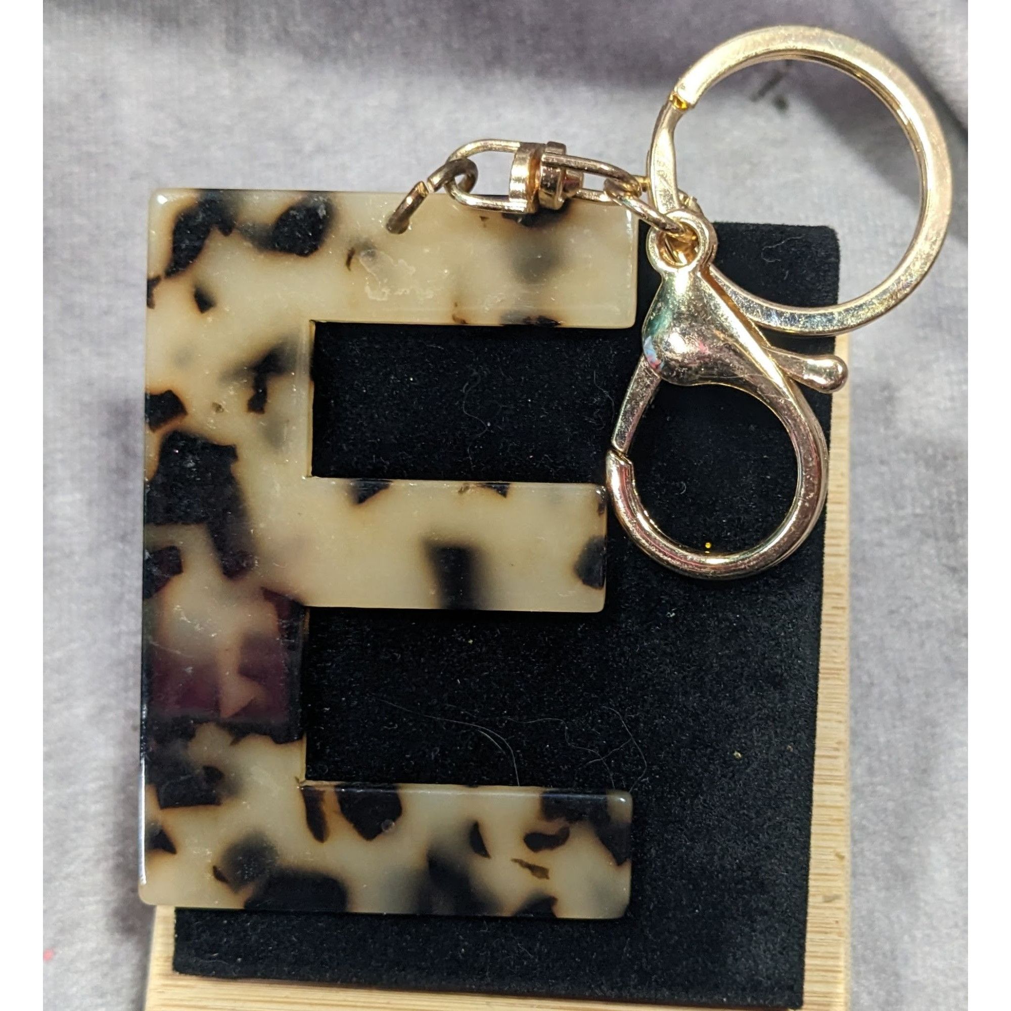 Other Tortoise Pattern Large Letter E Fashion Keychain Size ONE SIZE - 3 Thumbnail