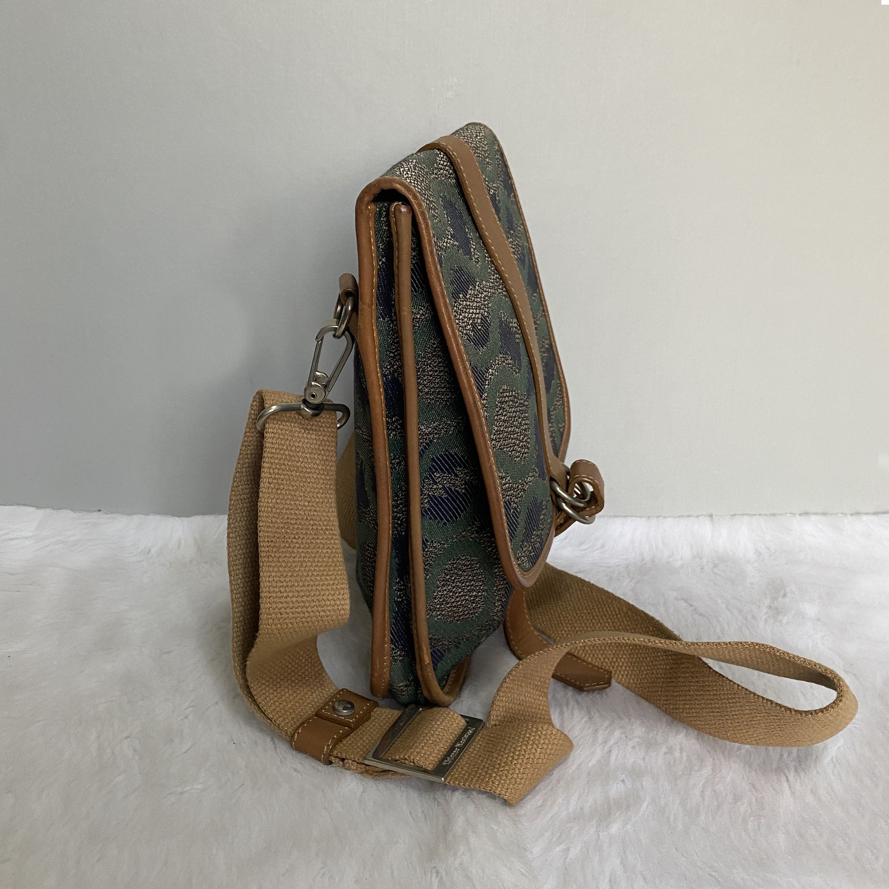 Vintage × Vivienne Westwood Vivienne Westwood Blue Green Safari Crossbody Bag Size ONE SIZE - 2 Thumbnail