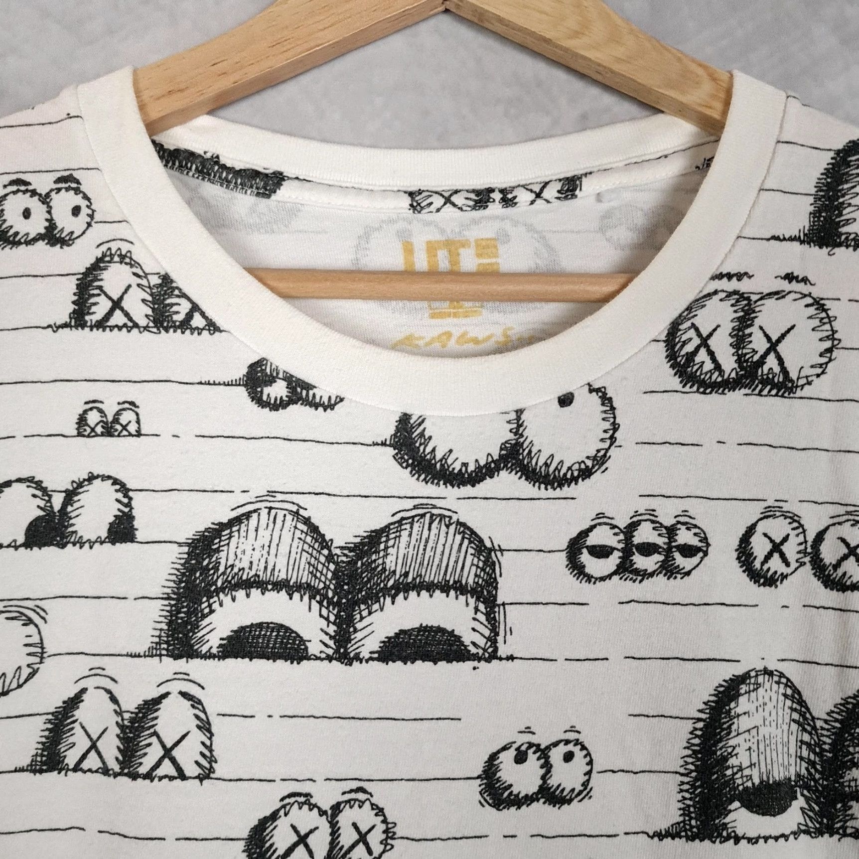 Uniqlo Uniqlo KAWS UT Shirt Mens Large White All Over Eyes Graphic Tee Streetwear Size US L / EU 52-54 / 3 - 2 Thumbnail