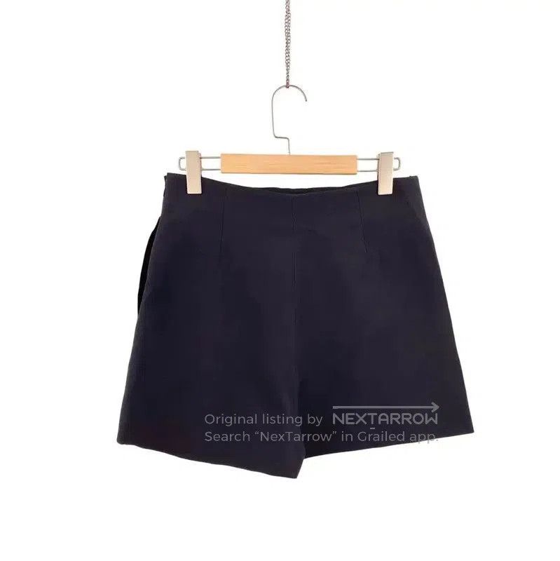 Valentino Valentino Women's Black Wool Shorts . Size 24" / US 00 / IT 34 - 2 Thumbnail