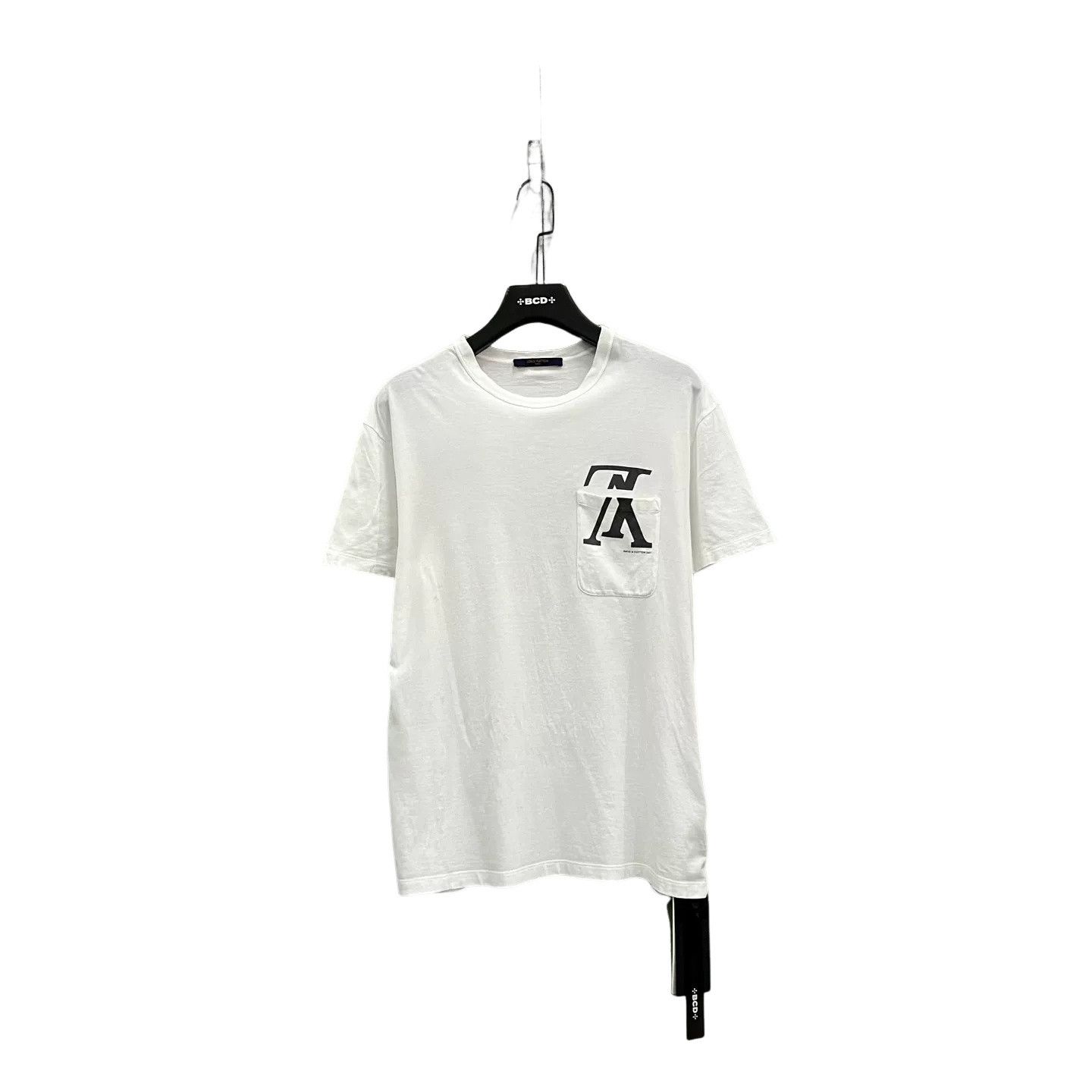Louis Vuitton Louis Vuitton Inverted Logo Pocket T-Shirt S Size US S / EU 44-46 / 1 - 1 Thumbnail