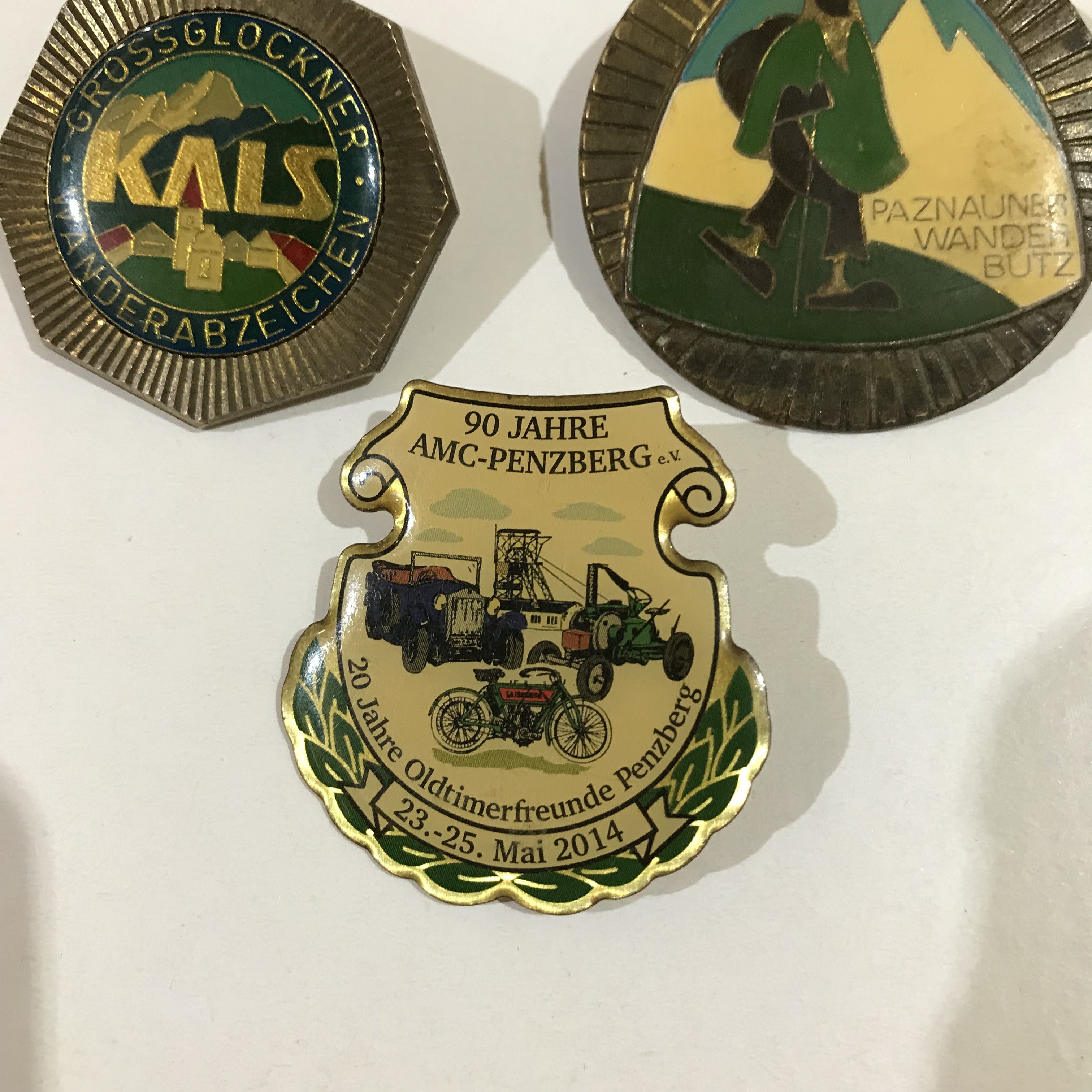 Vintage Vintage Europe PIN Enamel Metal steel Copyrigt 1970s 1980s Size ONE SIZE - 4 Thumbnail
