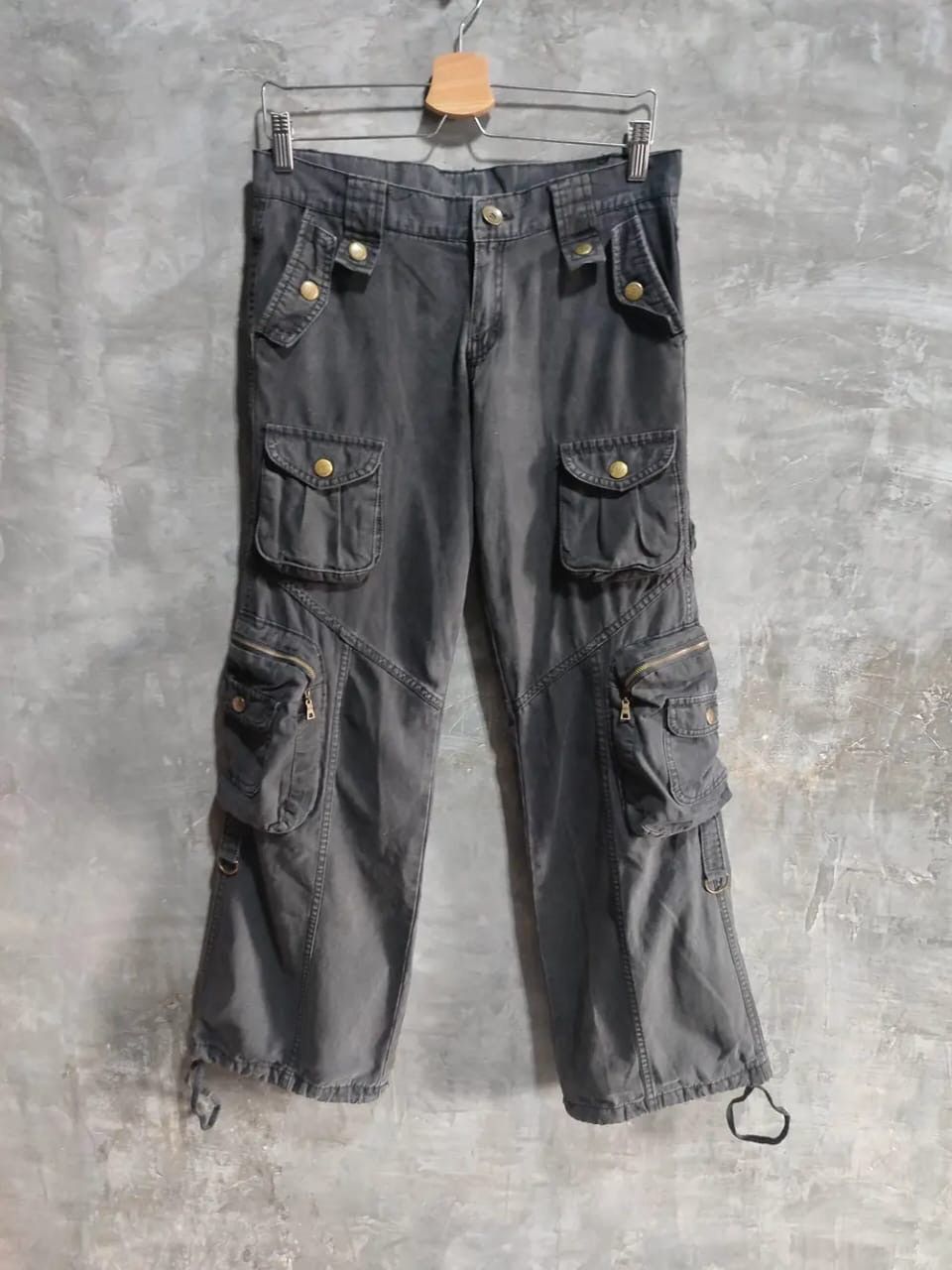 Other Beautiful Black Wash 3D Multipocket Cargo Low Rise Pants Size US 29 - 1 Thumbnail