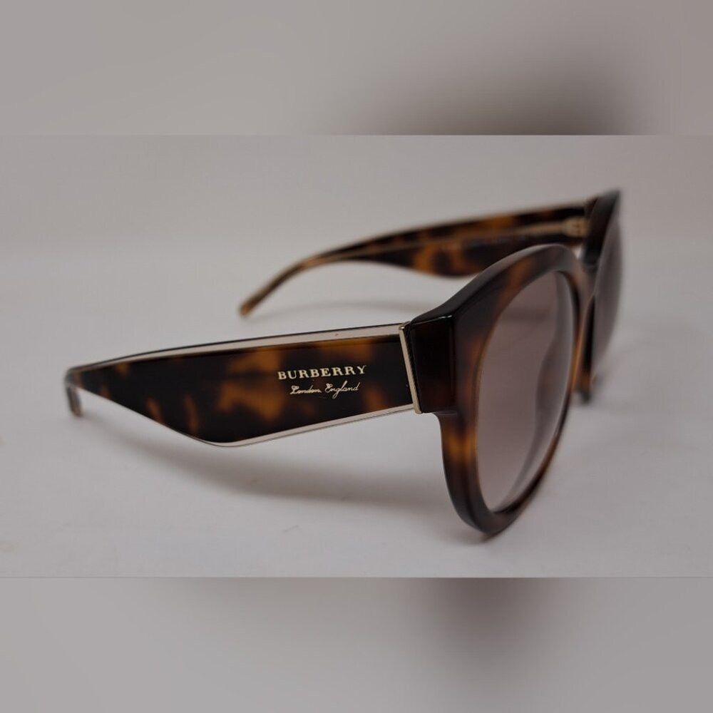 Burberry NWT Burberry Sunglasses Dark Havana Brown Gradient Round B4 Size ONE SIZE - 8 Thumbnail