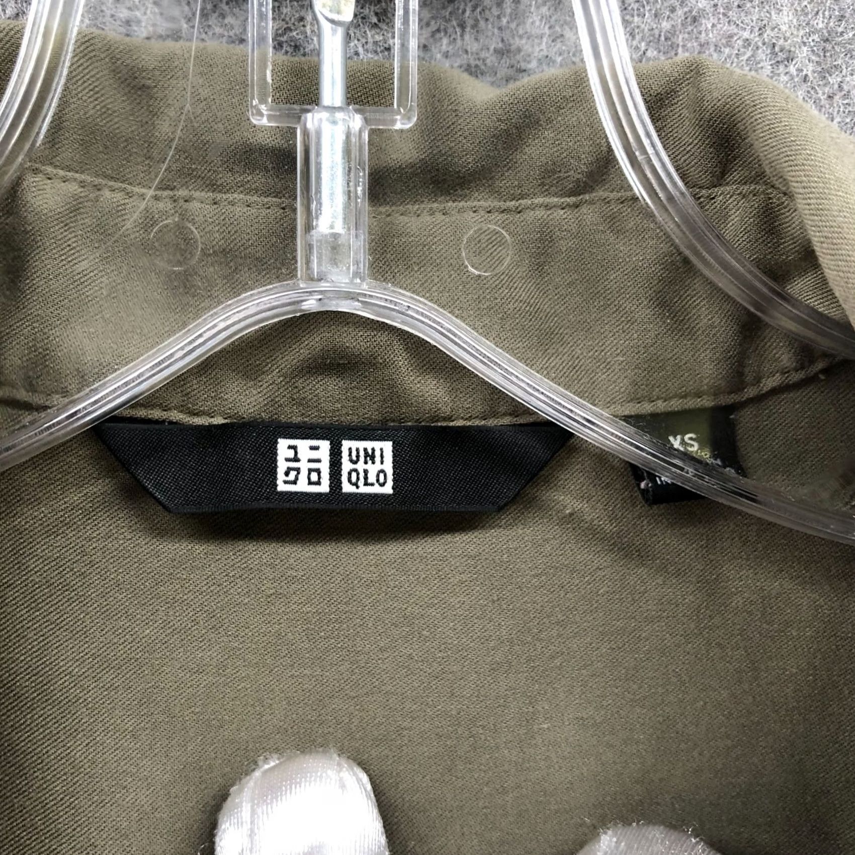 Uniqlo Uniqlo Blouse Womens XS Olive Green 3/4 Sleeve Skipper Collar Polyester Blend Rayon Split Neck Button Casual Shirt Size XS / US 0-2 / IT 36-38 - 5 Thumbnail