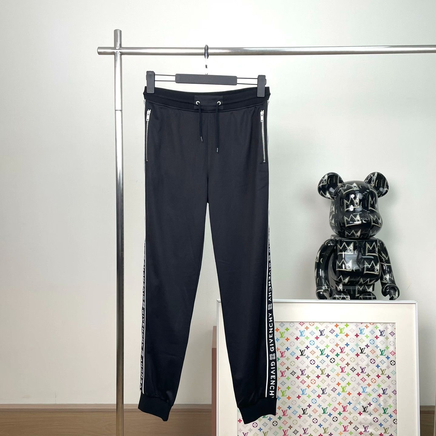 Givenchy Givenchy Knit Sweatpants 34 Men Size US 34 / EU 50 - 1 Thumbnail