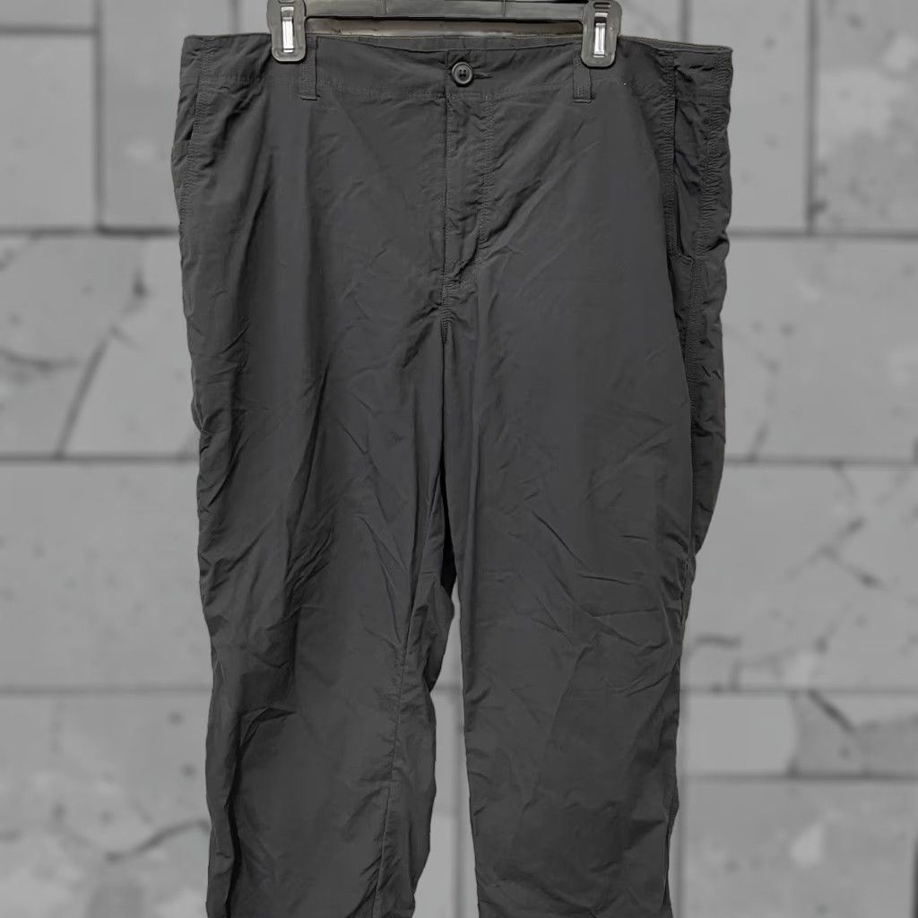 Mountain Hardwear Mountain Hardwear Pants Mens 38x30 Nylon Gray Chino Mountain Hardwear 100% Nylon Pants Mens Size 38x30 Size US 38 / EU 54 - 1 Thumbnail