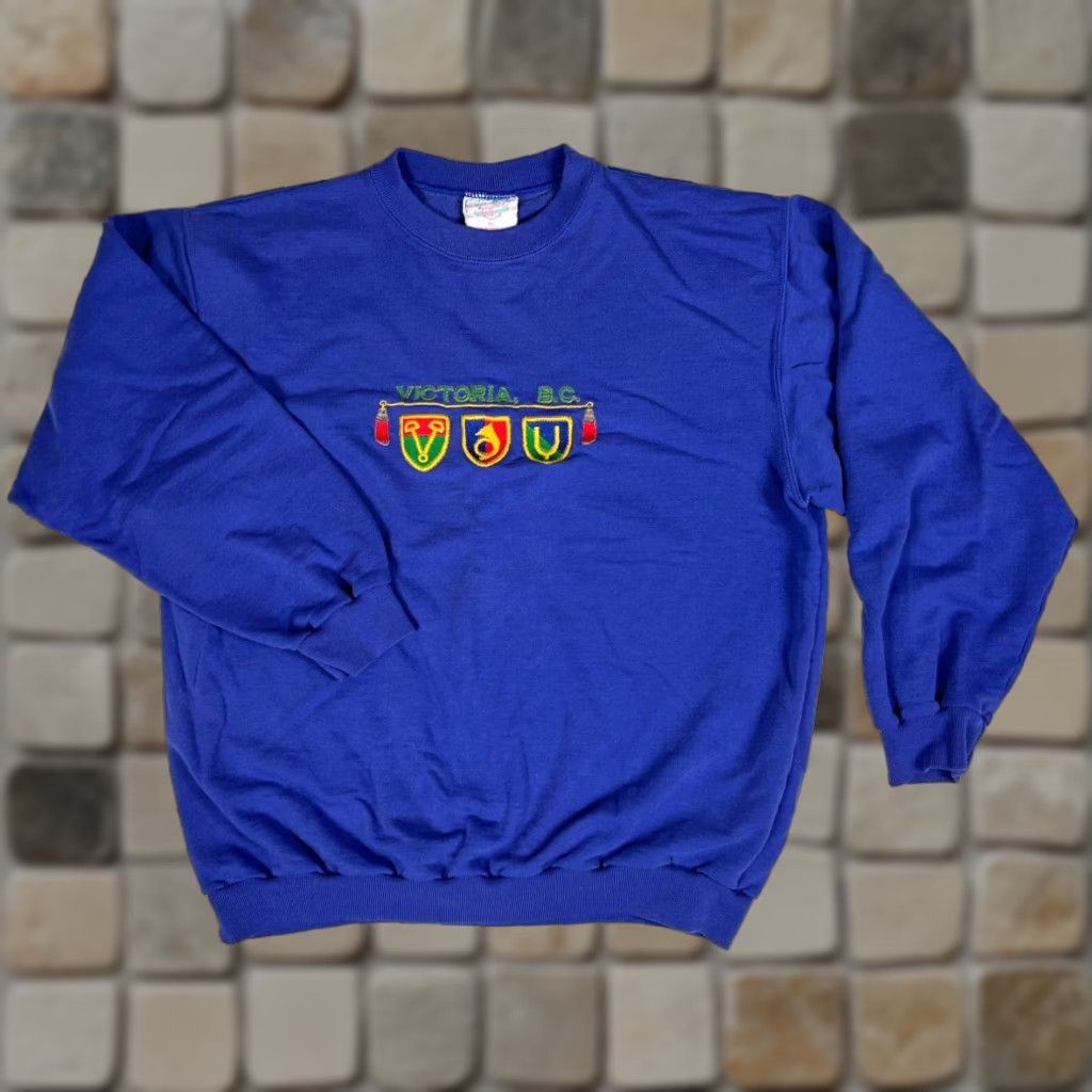Vintage VINTAGE Victoria, B.C. Sweatshirt Embroidered Made in Canada XL Men 90s Pullover Fleece Cotton Blend Blue Size US XL / EU 56 / 4 - 1 Thumbnail