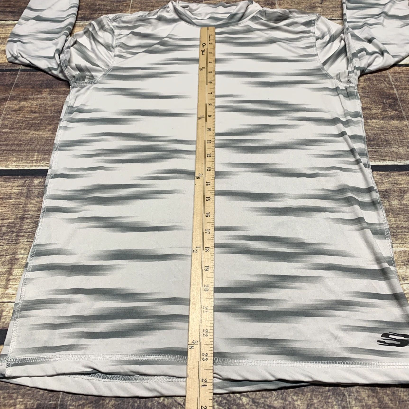 SKECHERS Skechers Pullover Sport Shirt Men’s Small White Gray Silver Athletic Shirt Long Sleeve Mens Size US S / EU 44-46 / 1 - 6 Thumbnail