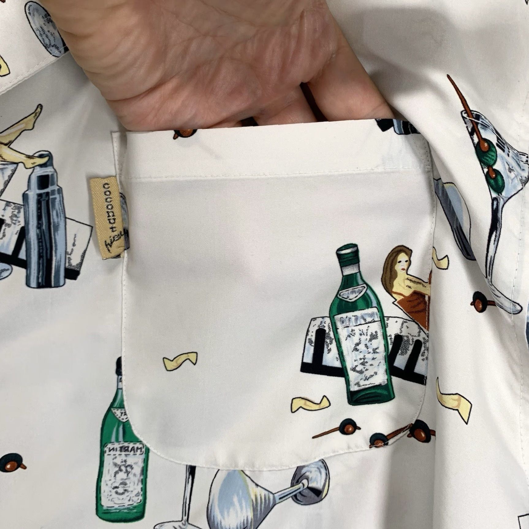 Vintage VINTAGE Coconut Pier Shirt Mens Button-Down L White Graphic Print Pin Up Girl Dry Martini Drinks Casual Travel Size US L / EU 52-54 / 3 - 6 Thumbnail