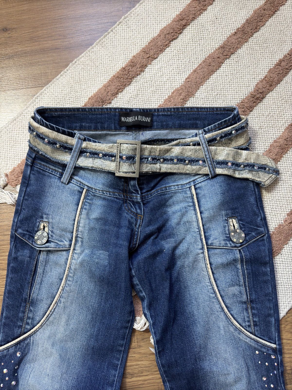 Vintage VINTAGE 2000s MARIELLA BURANI BELT FLARE JEANS Size 27" / US 4 / IT 40 - 3 Thumbnail