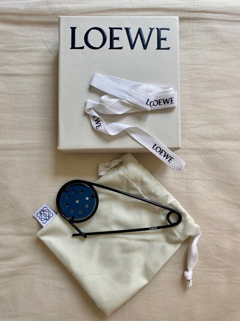 JW Anderson × Loewe Loewe oversized pin Size ONE SIZE - 2 Thumbnail