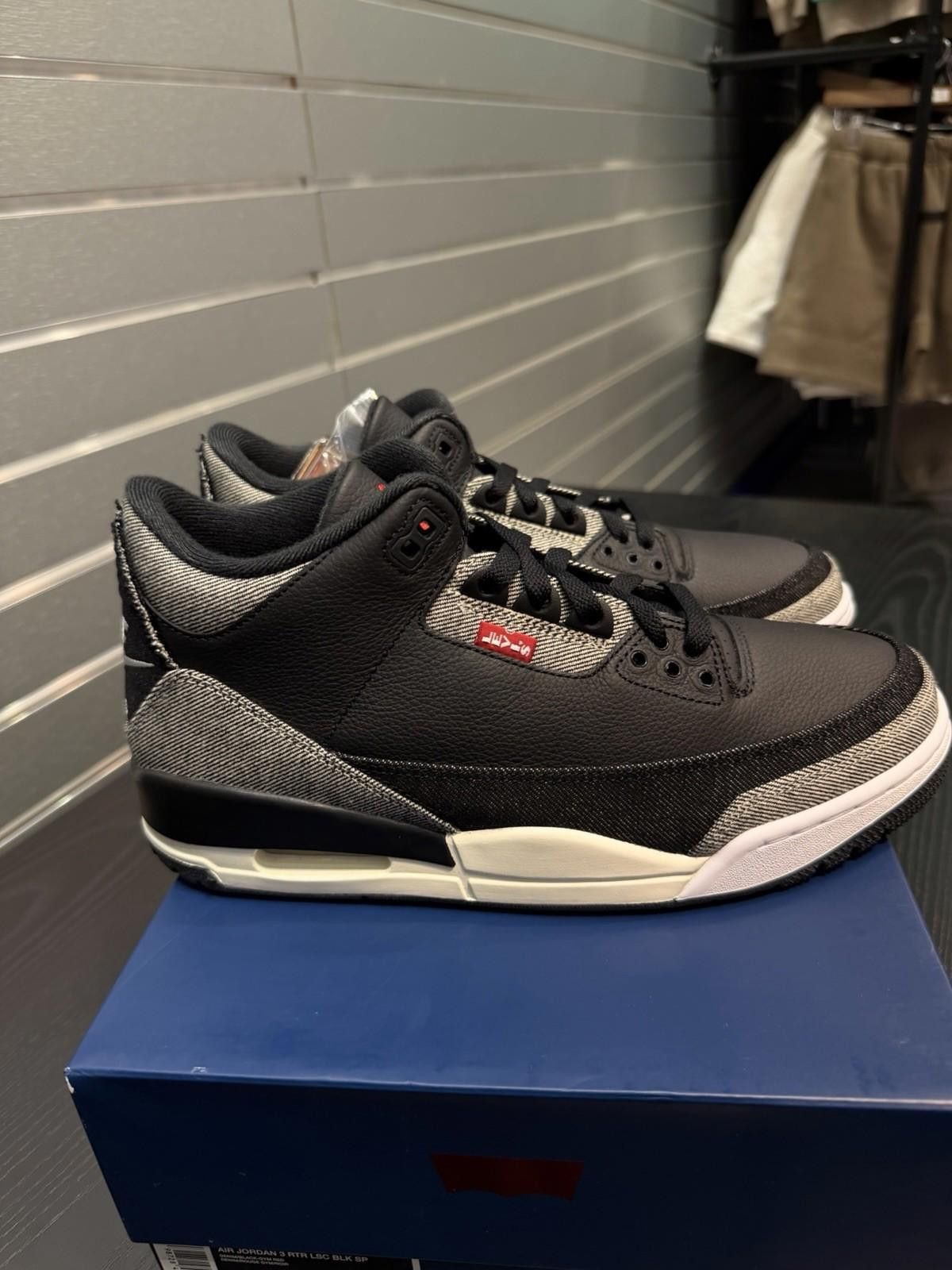 Jordan Brand Nike Air Jordan 3 Retro Levi’s Black IR0914-400 Men’s(9.5) Size US 9.5 / EU 42-43 - 2 Thumbnail