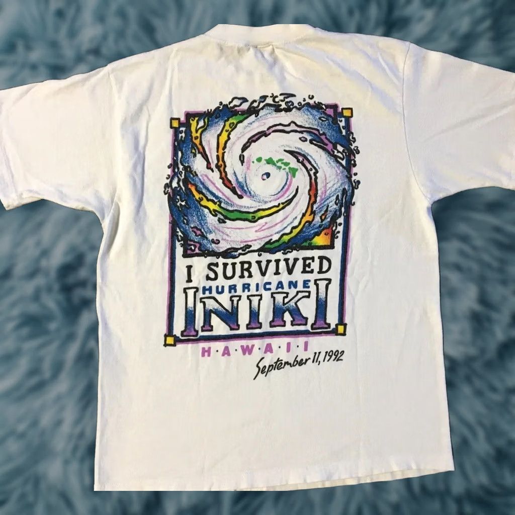 Vintage VINTAGE I Survived Hurricane Iniki Hawaii Shirt S White Beach Vaporwave Grunge OP Nike Size US S / EU 44-46 / 1 - 1 Thumbnail