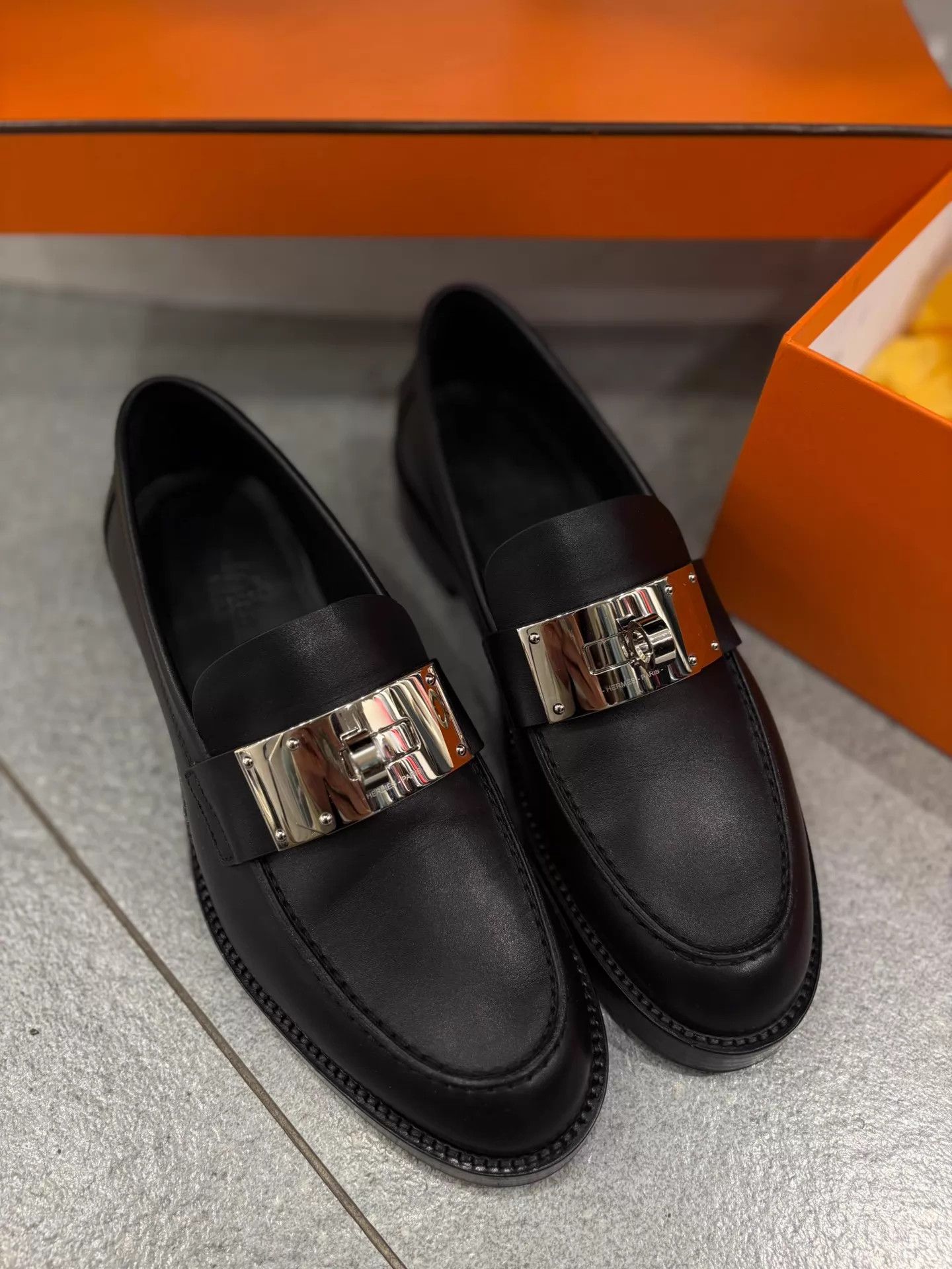 Hermes Hermes Black/Silver Wide Kelly Buckle Loafer VGC 37.5/37 Size US 7 / IT 37 - 4 Thumbnail