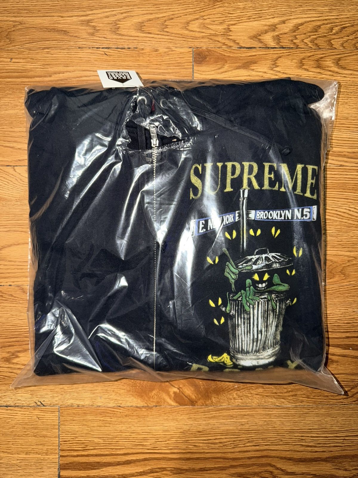 Supreme Supreme DSNY Zip Up Hooded Sweatshirt Black Size XL Size US XL / EU 56 / 4 - 1 Thumbnail