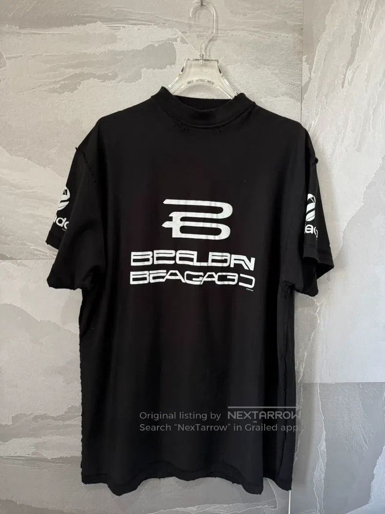 Balenciaga Balenciaga Printed distressed short sleeve Size US S / EU 44-46 / 1 - 1 Thumbnail