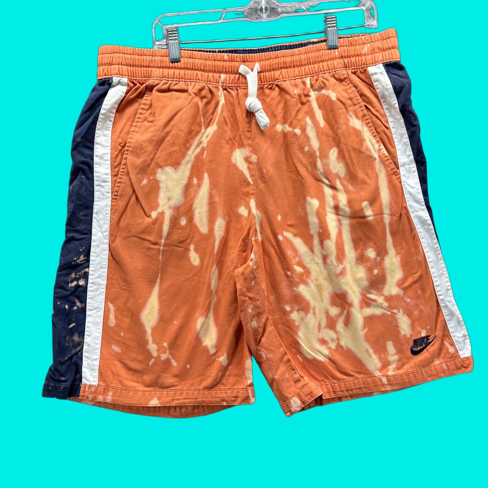 Nike Nike Sweat Shorts Mens Large Orange Colorblock 9 Inseam L 328820-839 Mens Shorts Nike Swoosh Summer Casual Gym & Training Size US 33 - 1 Thumbnail
