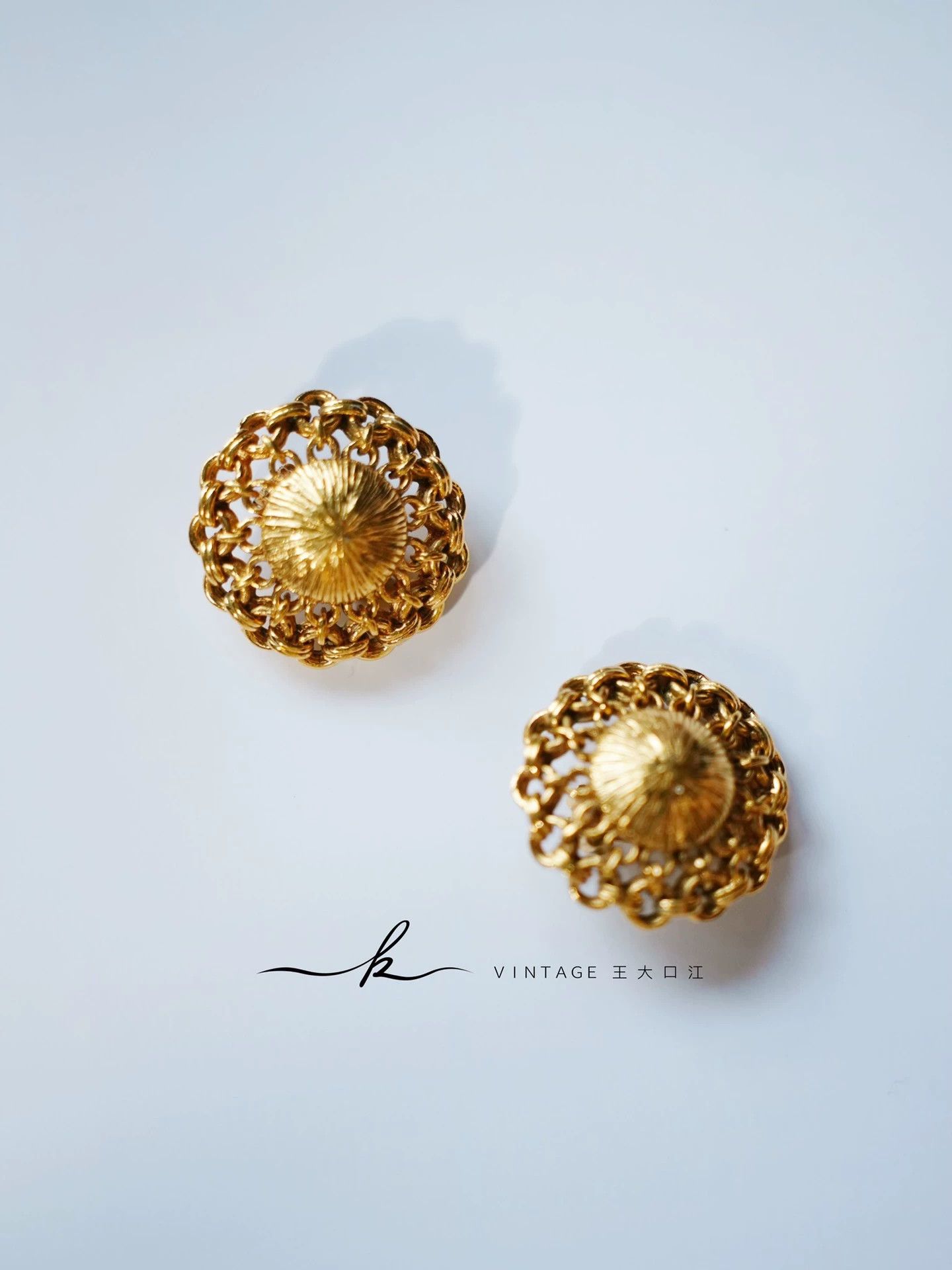 Chanel Chanel Vintage Gold Dome Clip-On Earrings Size ONE SIZE - 1 Thumbnail