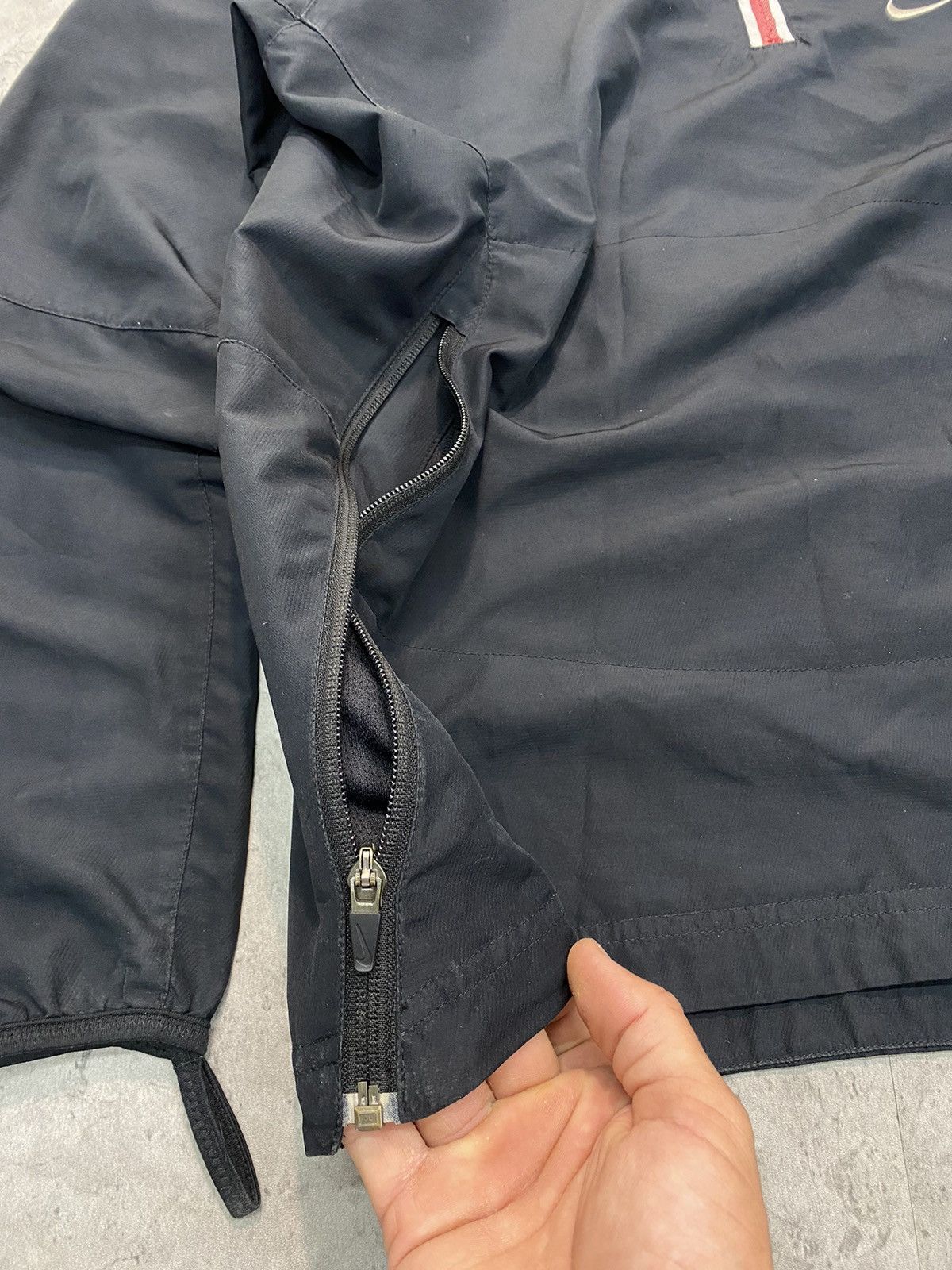 Nike × Vintage Vintage Nike 1/3 Nylon Black Swoosh Jacket Y2K L Size US M / EU 48-50 / 2 - 3 Thumbnail