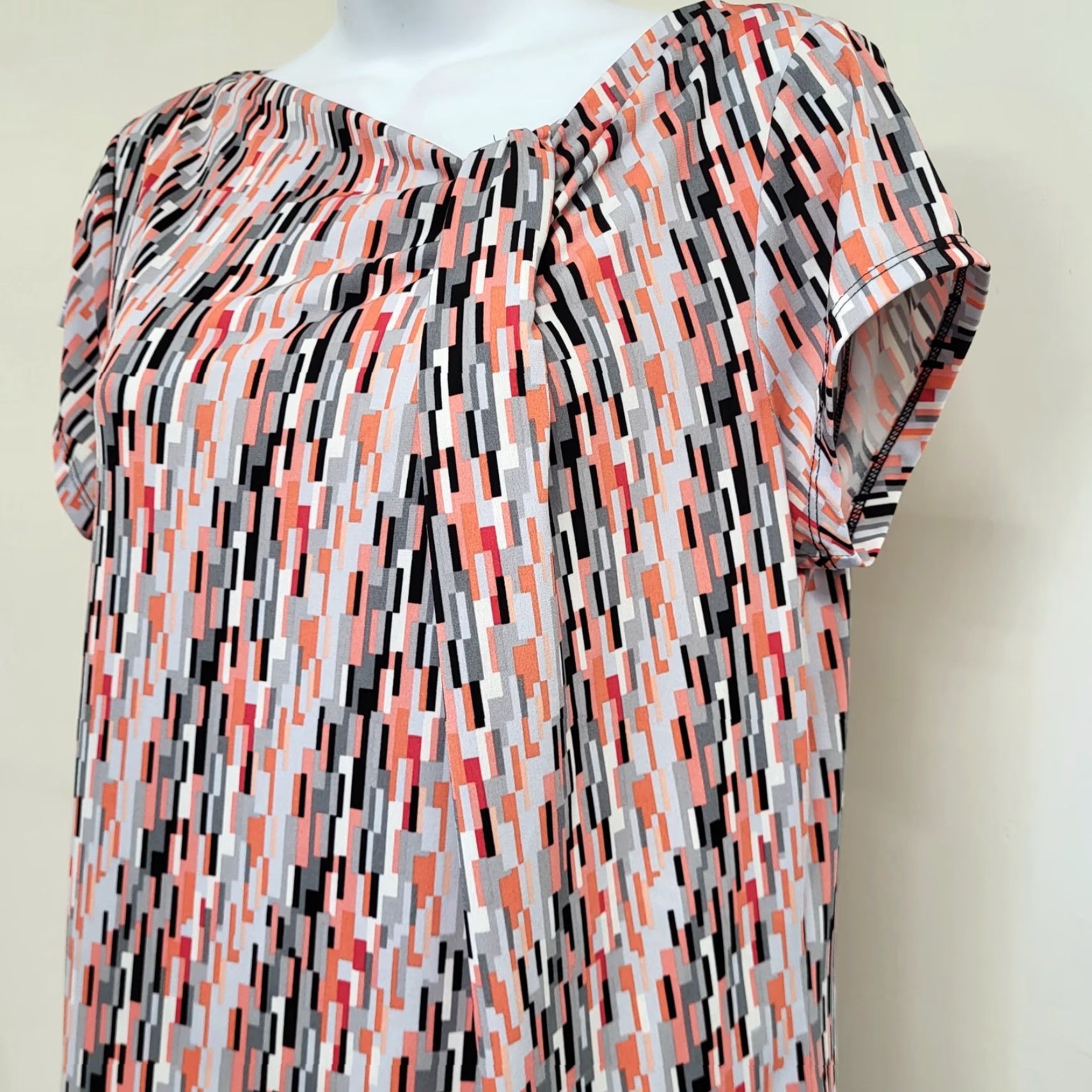 Liz Claiborne Liz Claiborne Blouse Women's Multicolor Short Sleeve Side Knot Neck Knit Top Geometric Pattern Colorful M Womens Size M / US 6-8 / IT 42-44 - 4 Thumbnail