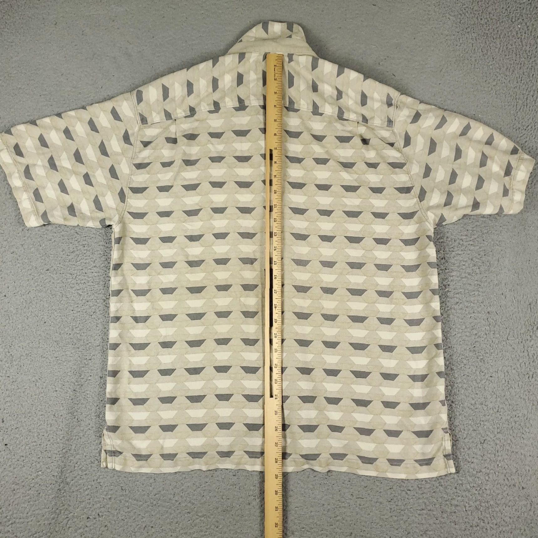 Tommy Bahama VINTAGE Tommy Bahama Shirt Mens Large Beige Geometric Camp Collar Hawaiian Button-Up Shirt L Beige Geometric Hawaiian 90s/Beach/Men’s Clothing Mens Size US L / EU 52-54 / 3 - 6 Thumbnail