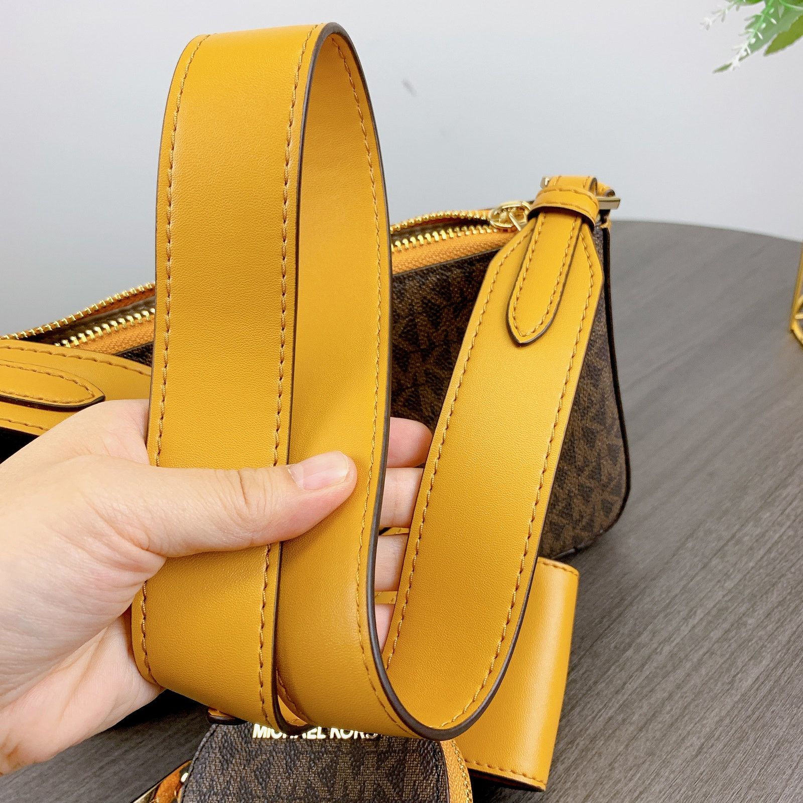 Michael Kors Michael Kors 35S1GTVC3B Jet Set Travel Small Logo Shoulder Size ONE SIZE - 6 Thumbnail