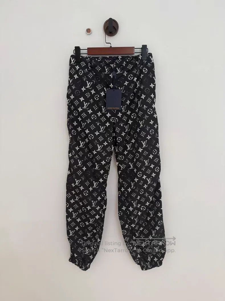 Louis Vuitton Louis Vuitton Black Gradient Full Print Jogging Pants Size US 36 / EU 52 - 1 Thumbnail