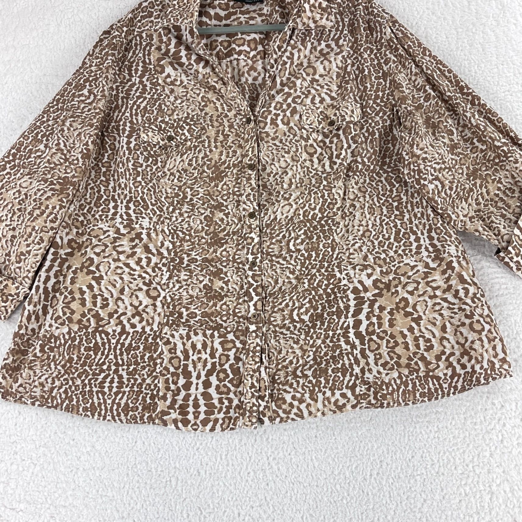 Vintage Foxcroft Button-Up Shirt Women Brown Animal Print 26W 3/4 Sleeve Fitted Button-Up Shirt Womens 26W Brown Animal Print Size 4XL / US 24-26 - 4 Thumbnail