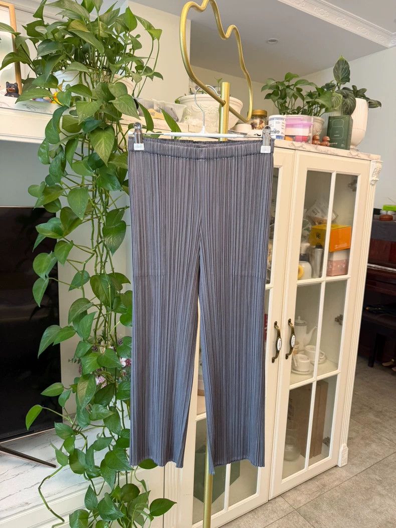 Issey Miyake Issey Miyake size:1 Dark grey pleated trousers Size 31" - 1 Thumbnail