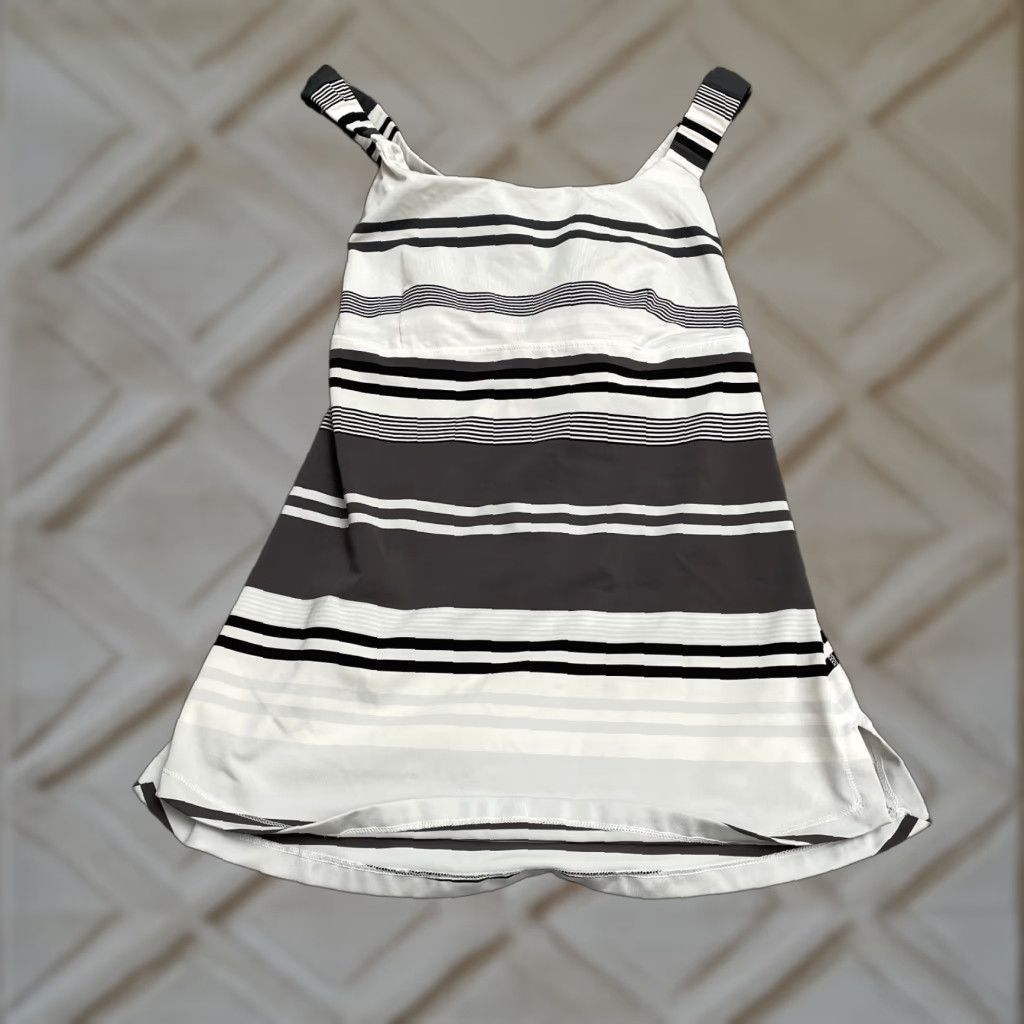 Lululemon Lululemon Active Tank Top Womens 6 White Black Gray Striped Racerback Athletic Shirt Adult Regular Multicolor Short Sleeve? Size M / US 6-8 / IT 42-44 - 1 Thumbnail