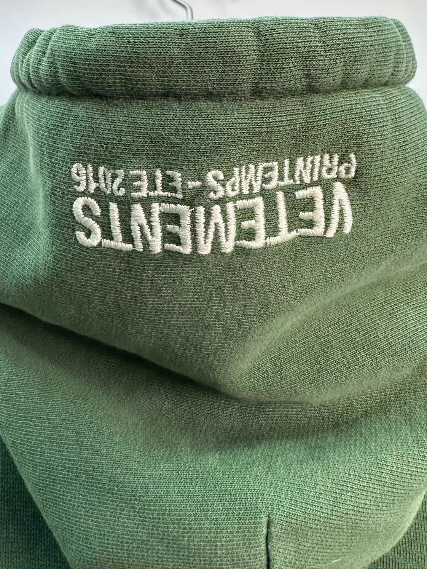 Vetements Vetements x Champion 16SS 2-Sided Dual Neck Hood M Size M / US 6-8 / IT 42-44 - 6 Thumbnail