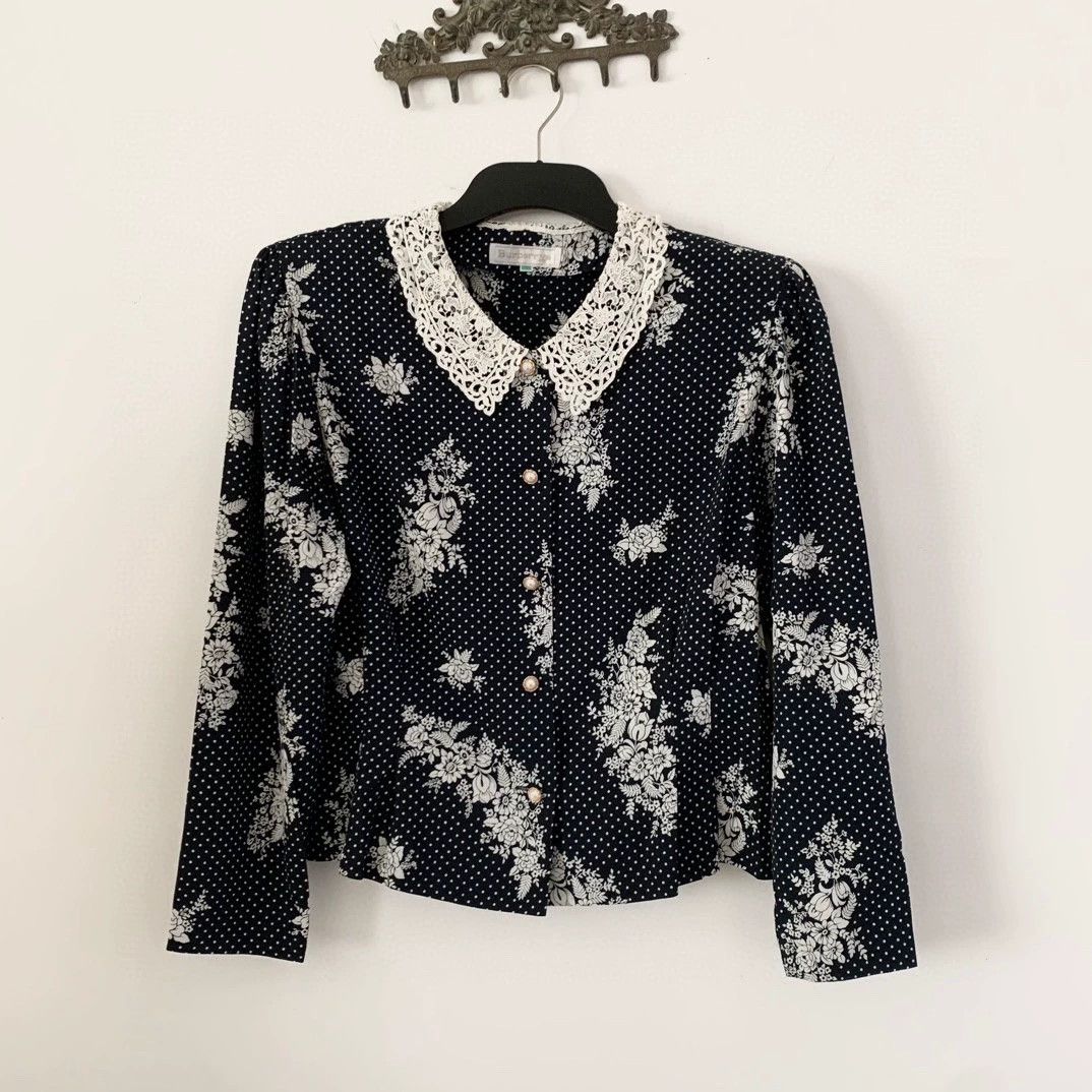 Burberry Burberry Vintage Lace Pearl Button Blouse - dmc Size US M / EU 48-50 / 2 - 1 Thumbnail