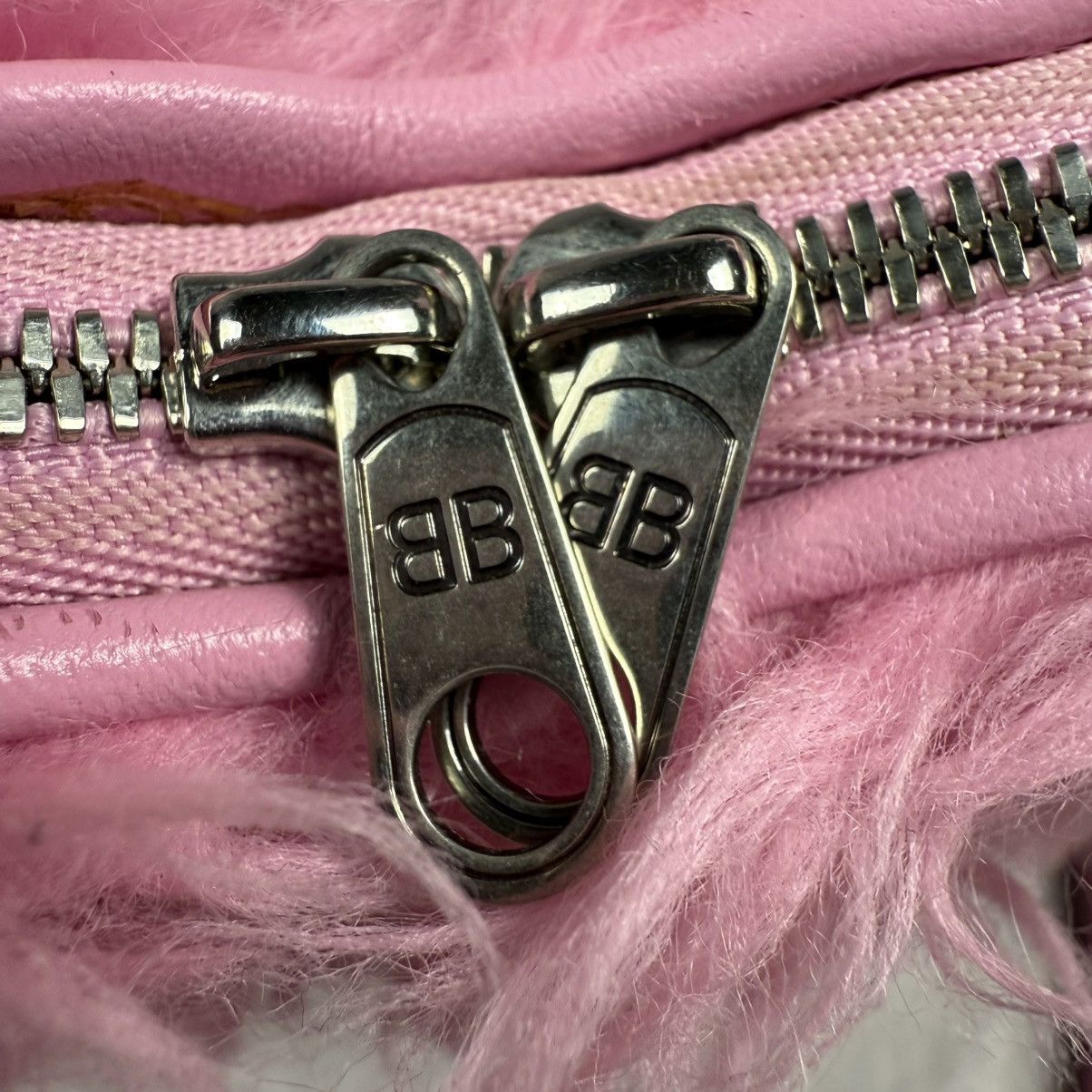 Balenciaga Extreme Rare Balenciaga Faux Heart Mini Pink Crossbody Bag Size ONE SIZE - 5 Thumbnail