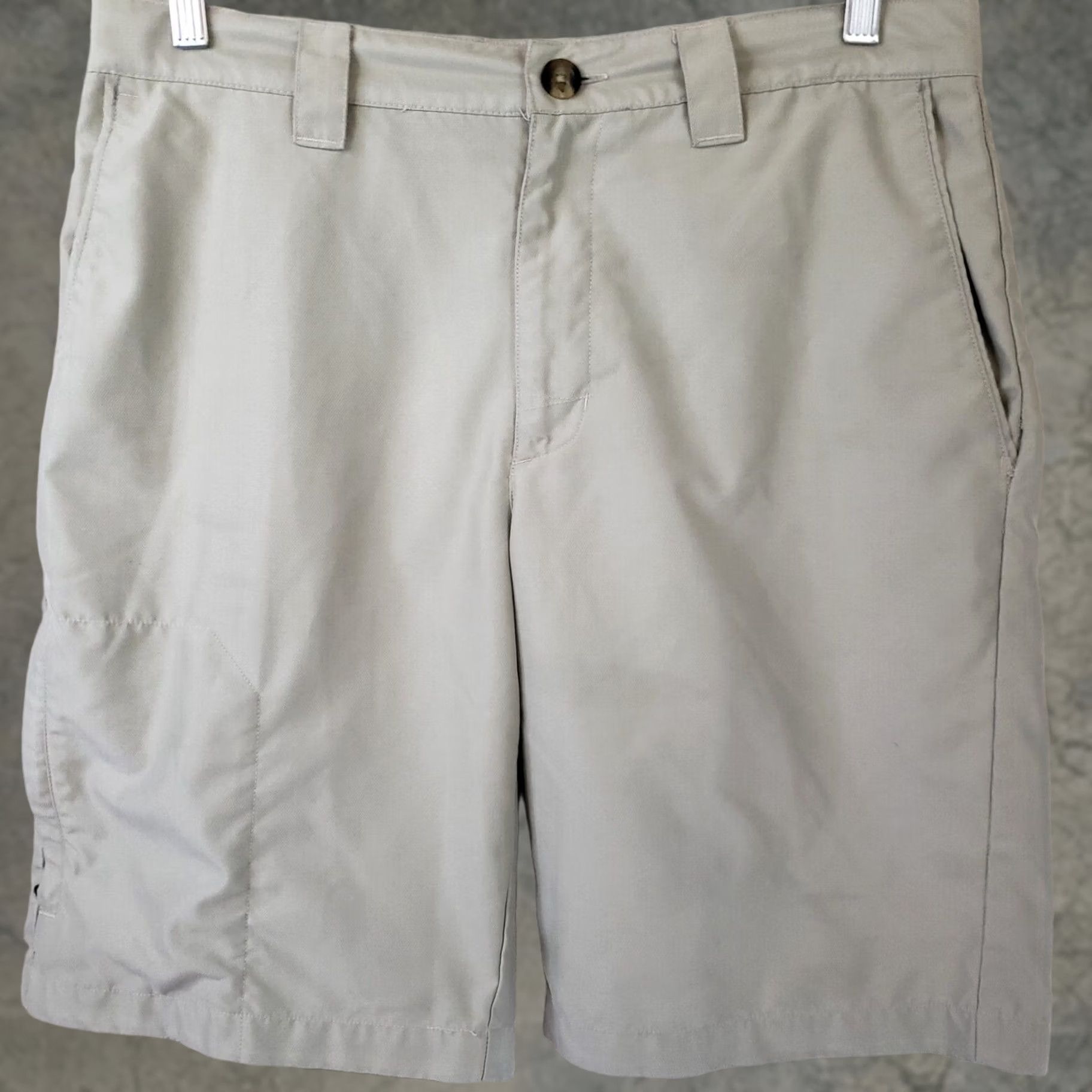 Vintage Columbia Men's Beige Shorts Bermuda 32x10 Cargo Pocket Zipper Flat Front Lightweight Breathable Polyester Short Inseam 10" Casual Outdoor Sports Logo Size US 32 / EU 48 - 1 Thumbnail