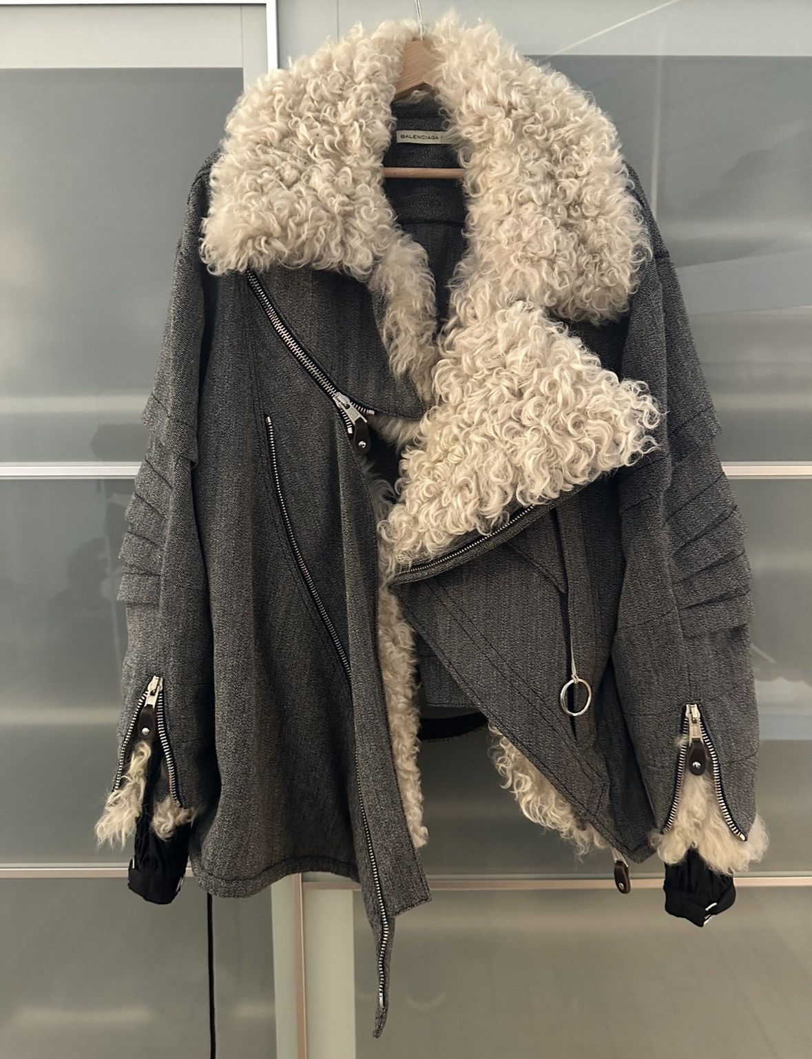 Balenciaga Balenciaga turned *the* A/W 2004 aviator shearling jacket Size L / US 10 / IT 46 - 1 Thumbnail
