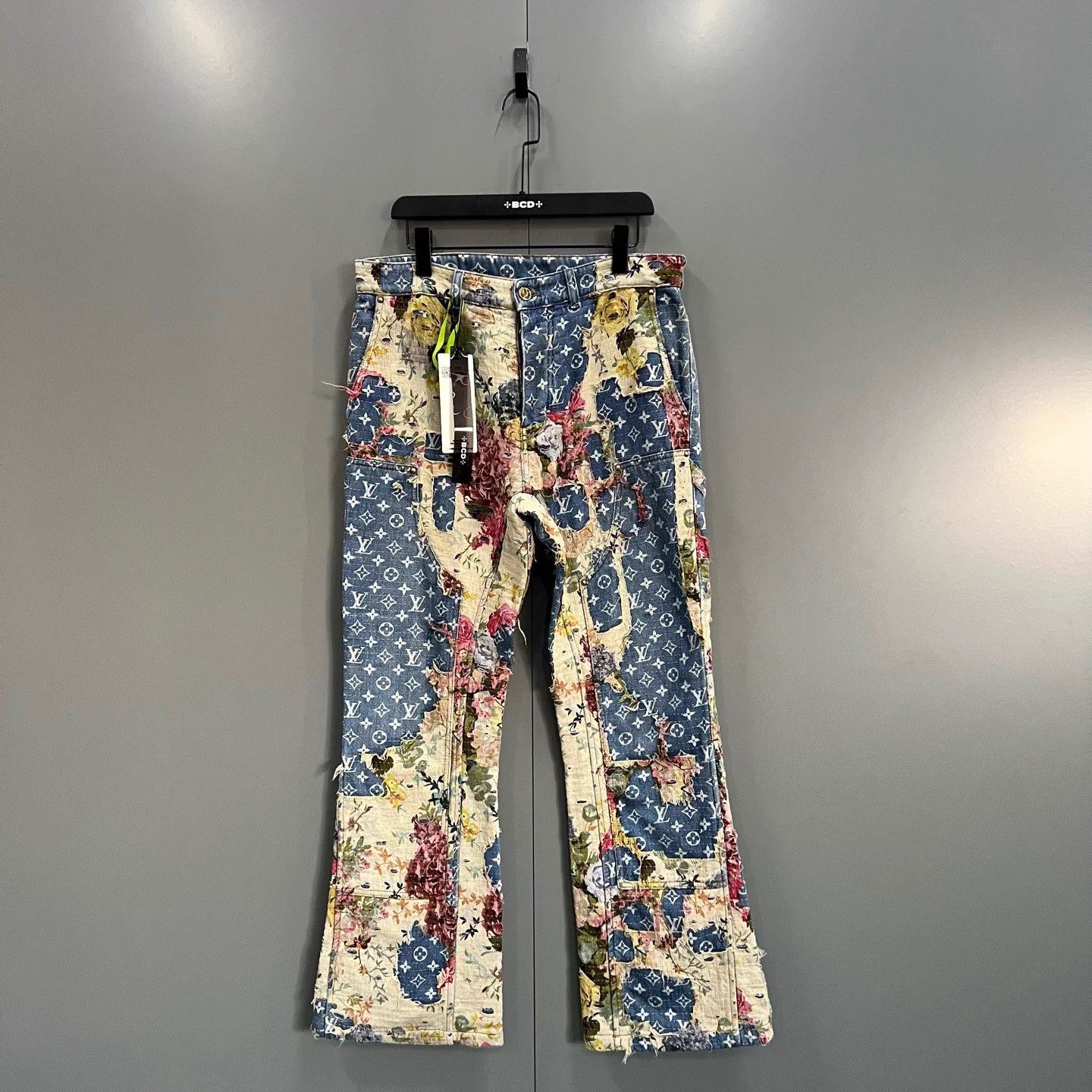 Louis Vuitton Louis Vuitton Floral Patchwork Embroidered Jeans 33 Size US 33 - 1 Thumbnail