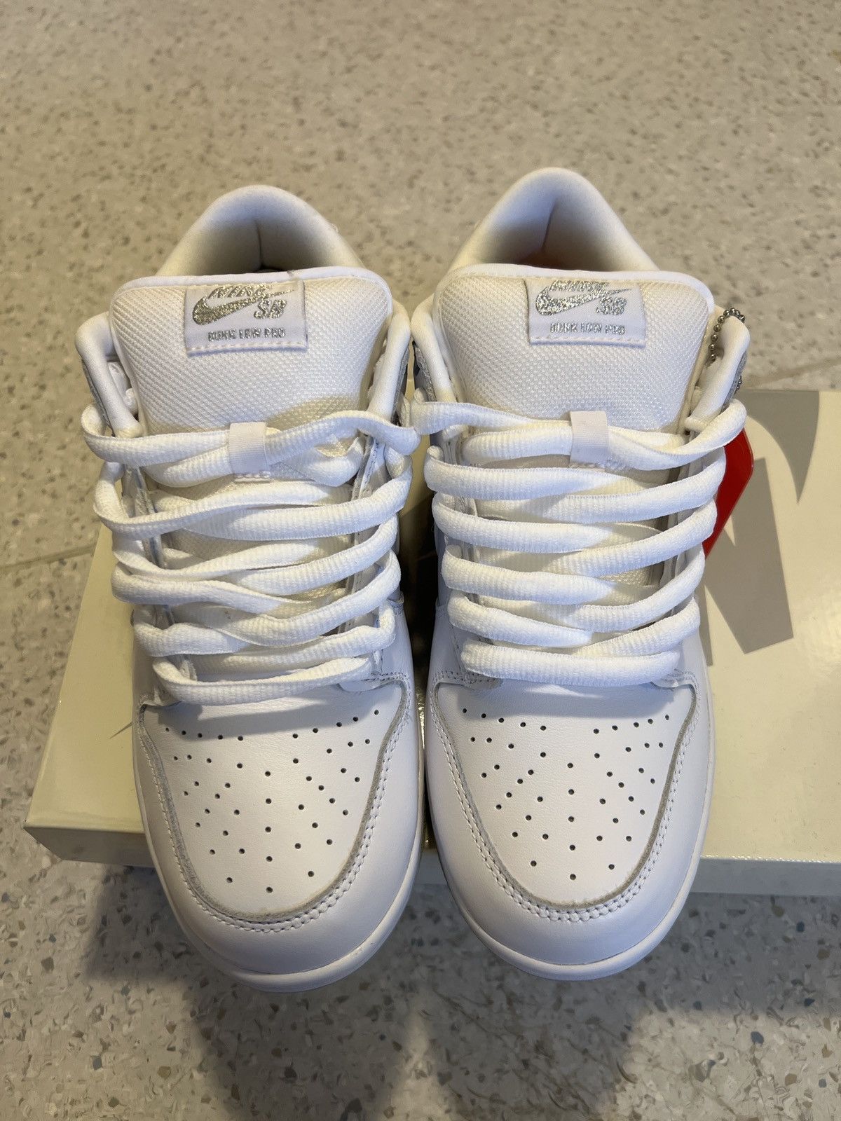 Nike × Supreme Nike SB Dunk low Supreme White 89 Size US 7.5 / EU 40-41 - 7 Thumbnail