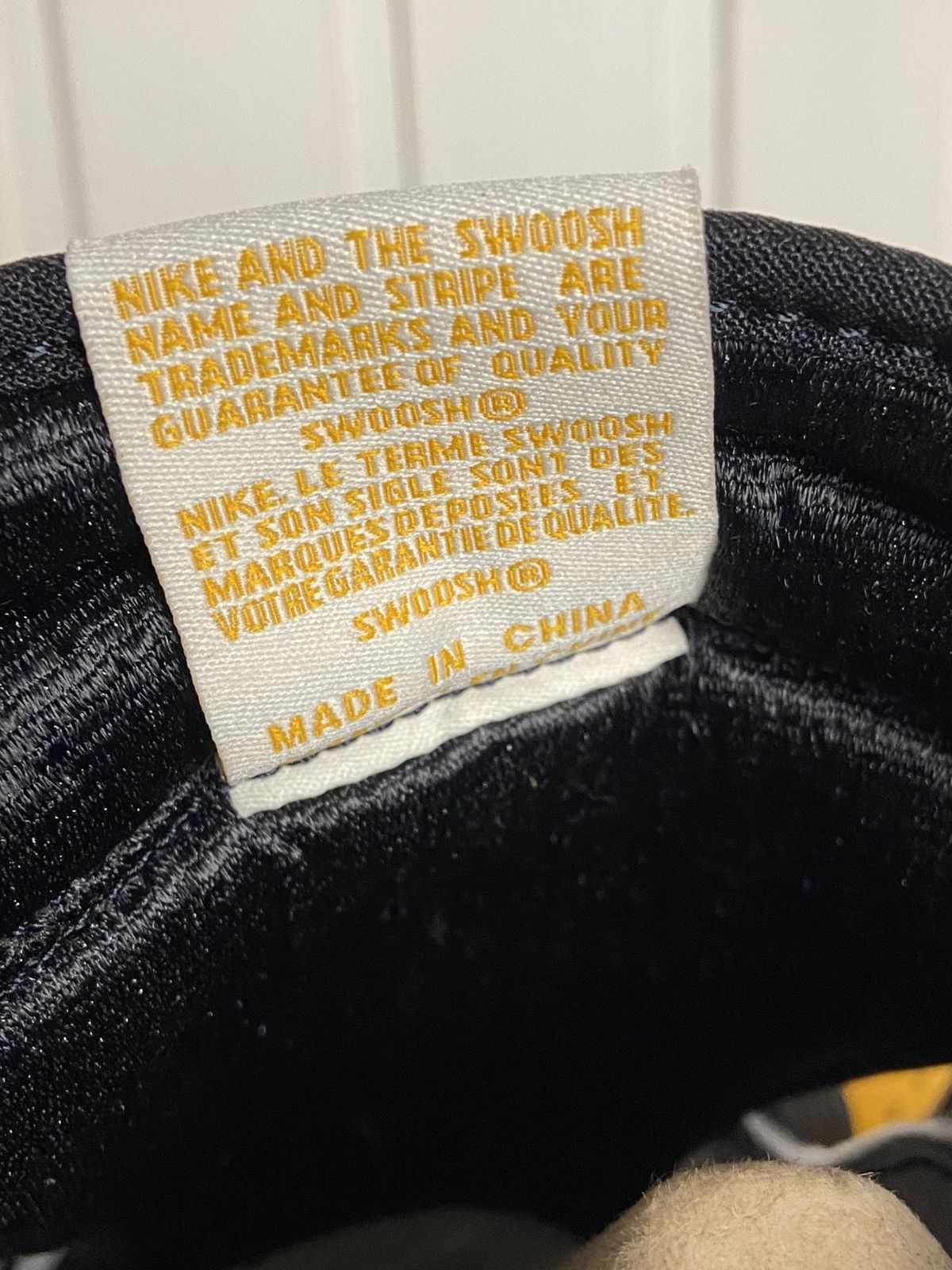Jordan Brand New Jordan 1 Retro High "Taxi" Authentic Size 11US Size US 11 / EU 44 - 10 Thumbnail