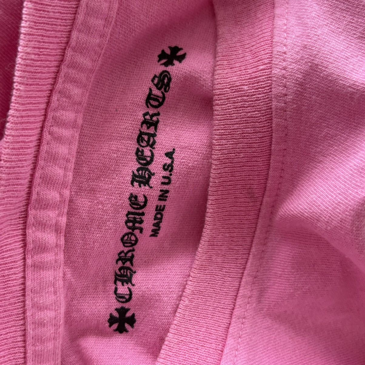 Chrome Hearts Chrome Hearts Pink Scroll Logo Tee Size Small Size US S / EU 44-46 / 1 - 3 Thumbnail