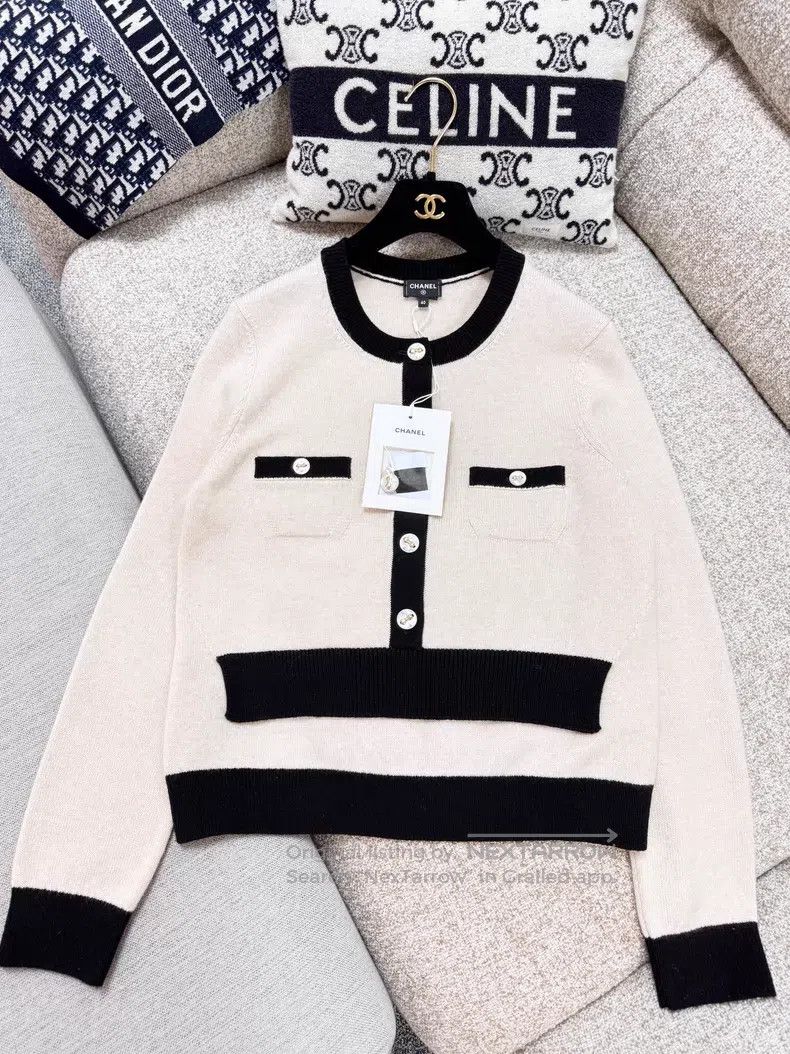 Chanel Chanel Beige and black Gemini bow mother button fake two-p Size S / US 4 / IT 40 - 2 Thumbnail